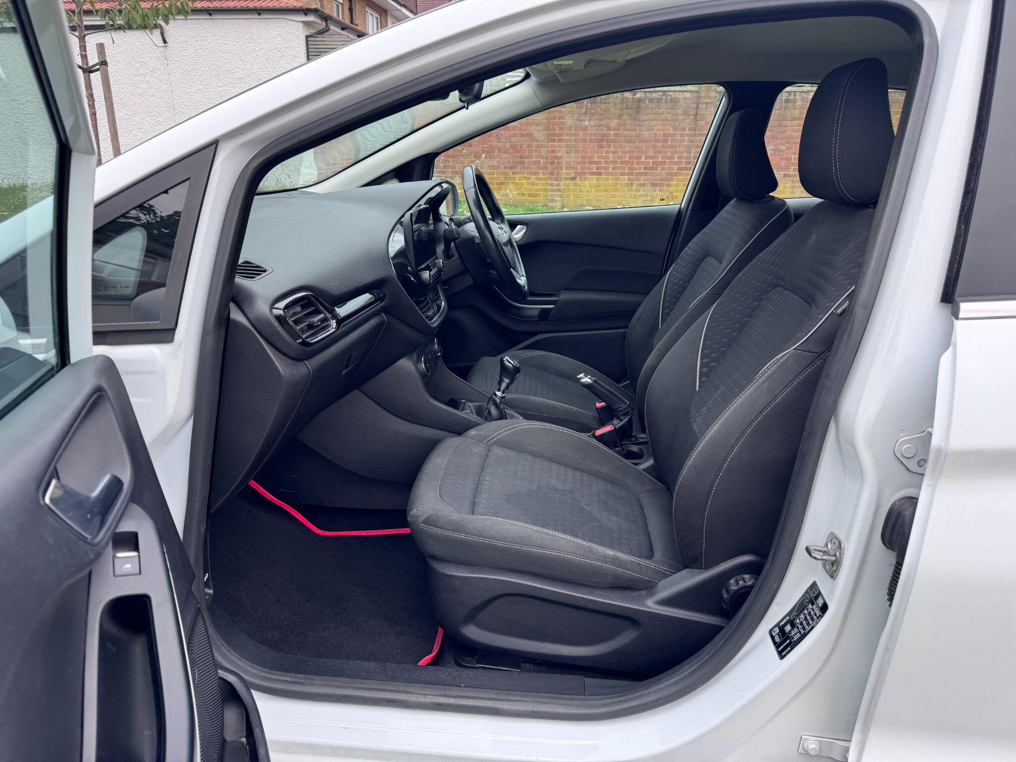 2017 Ford Fiesta image 39
