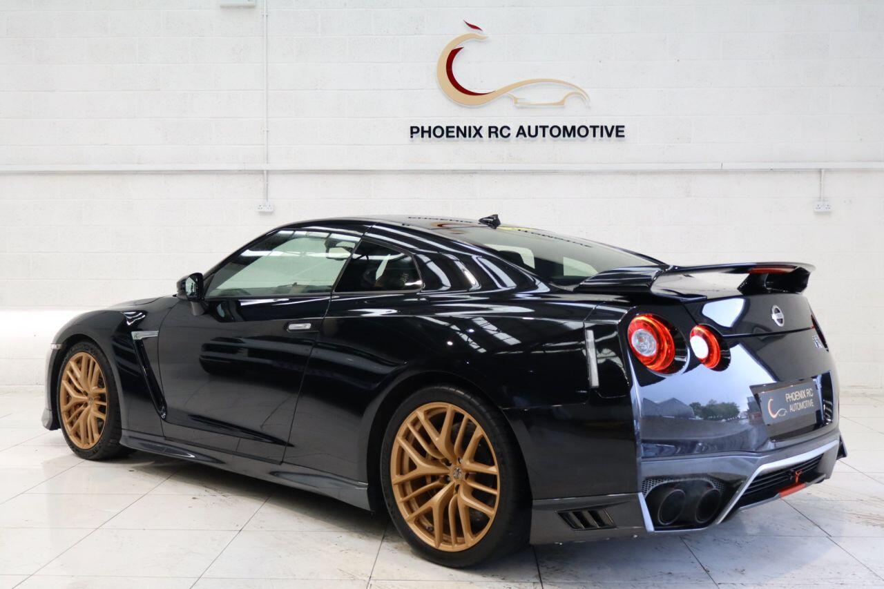 Nissan GT-R view 6