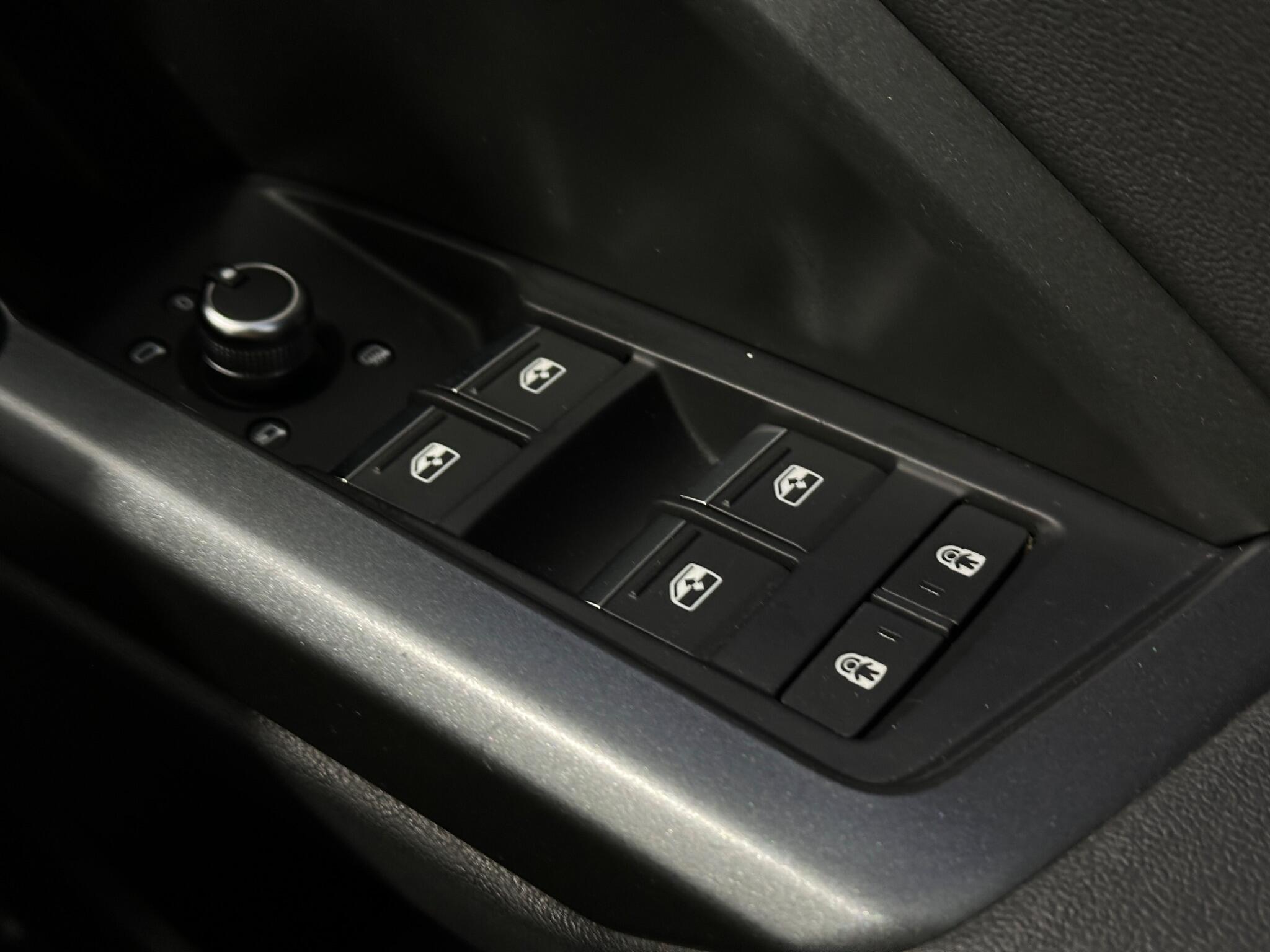 Audi Q3 view 19