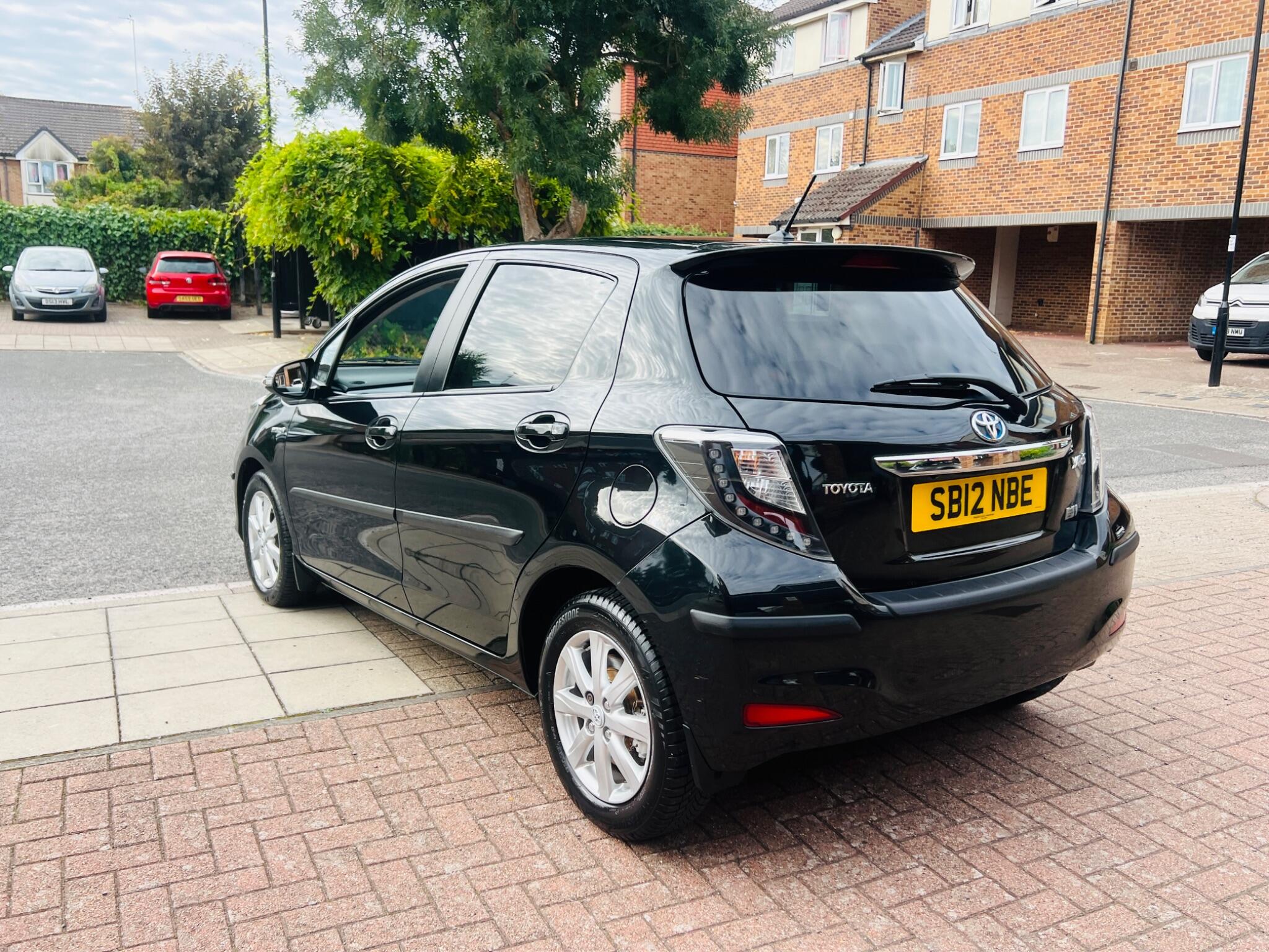 Toyota Yaris view 16