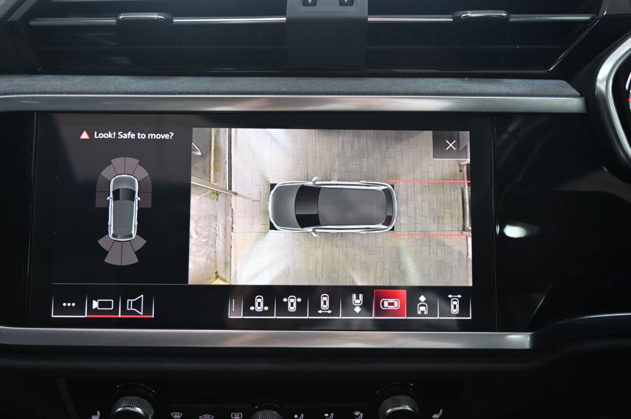 Audi Q3 view 28