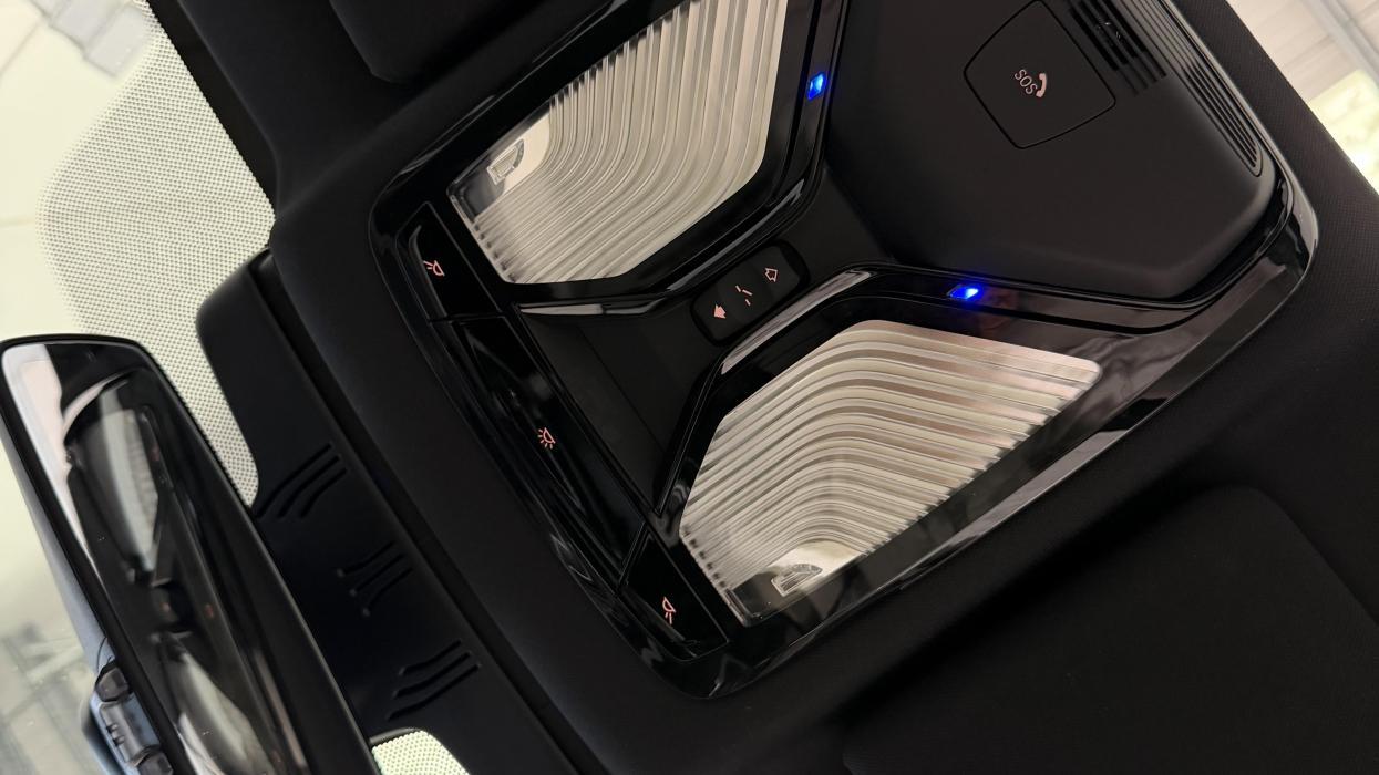BMW 5 Series view 30