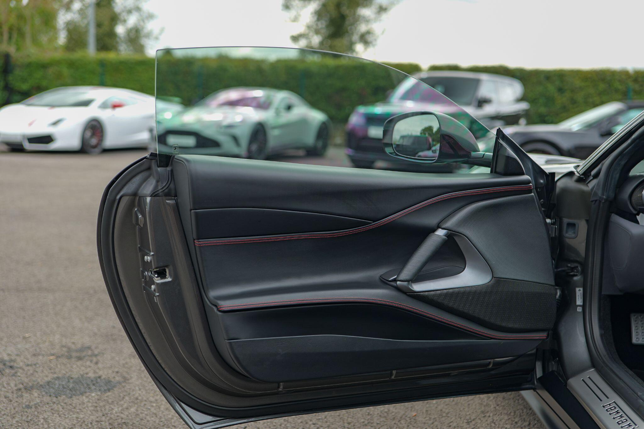 Ferrari 812 view 32