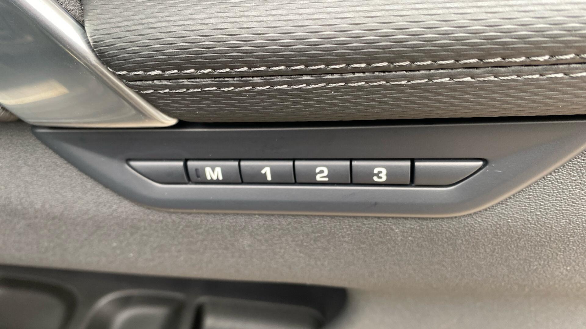 Land Rover Discovery Sport view 26