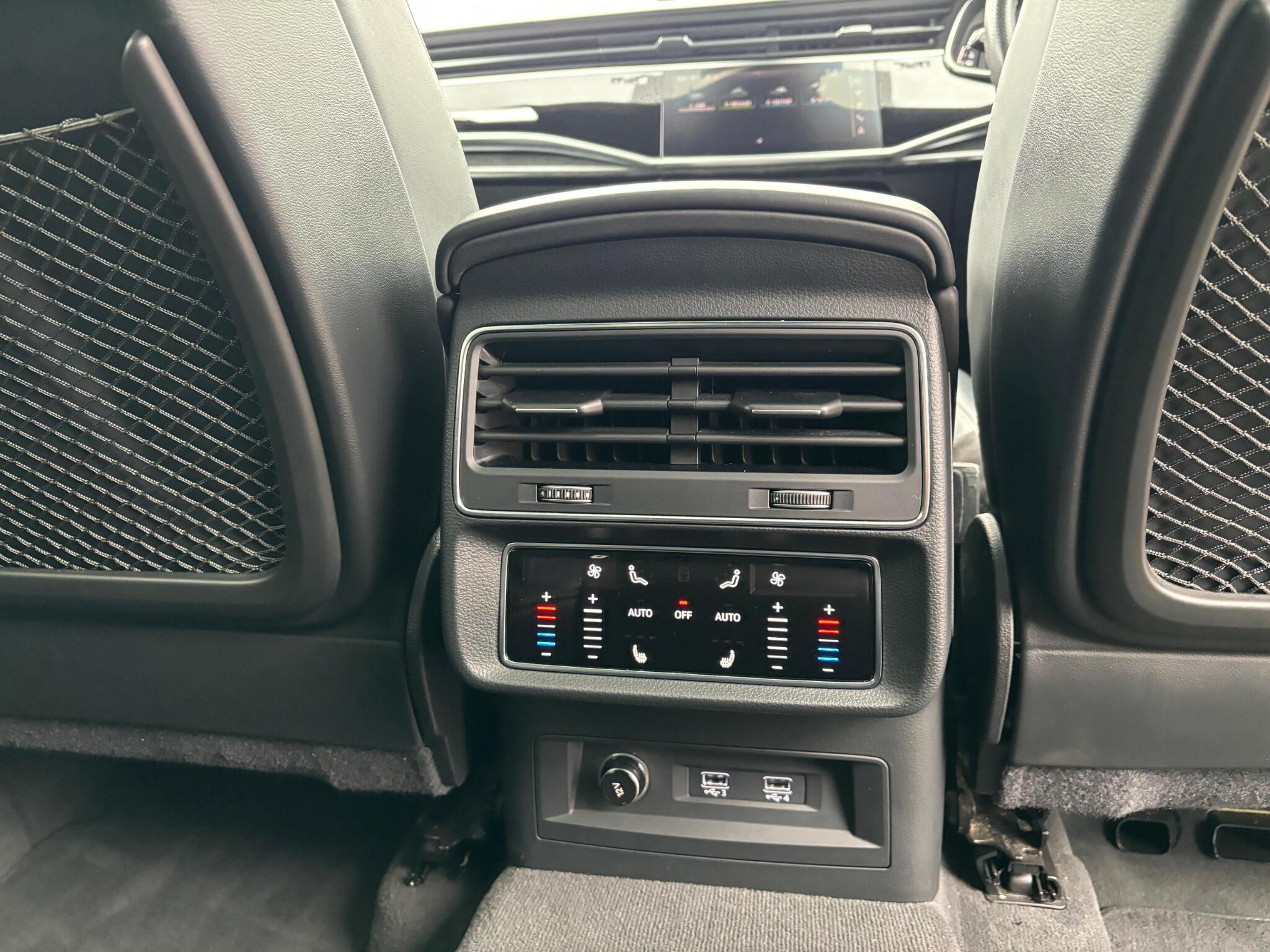 Audi Q8 view 25