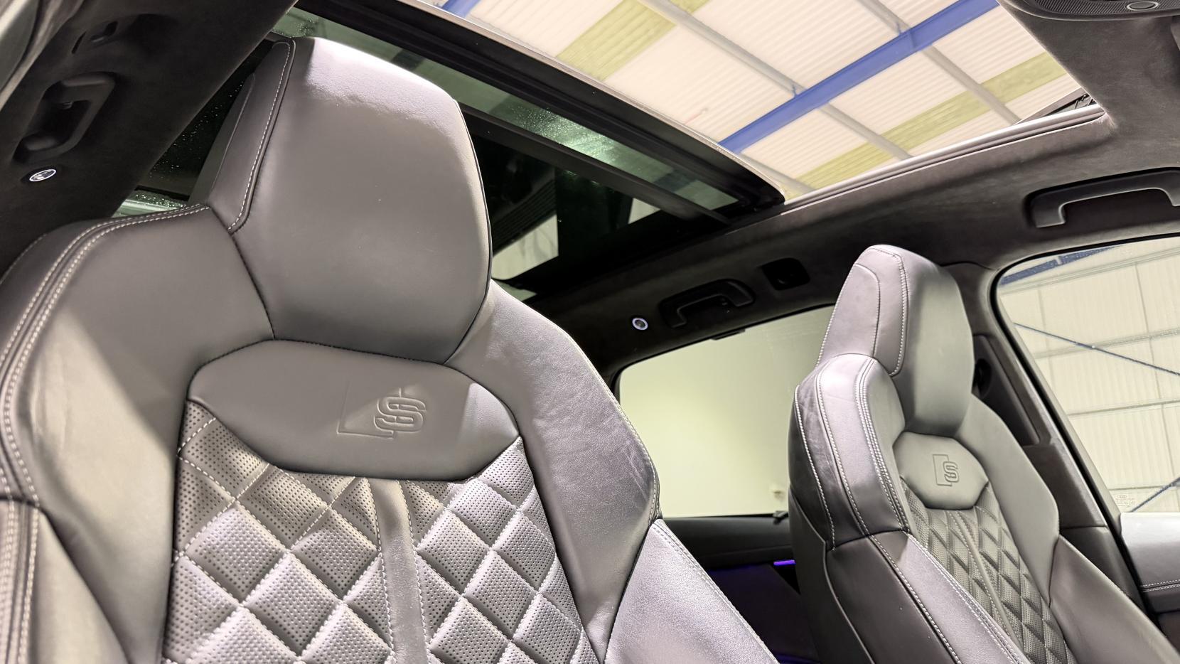Audi Q7 view 50