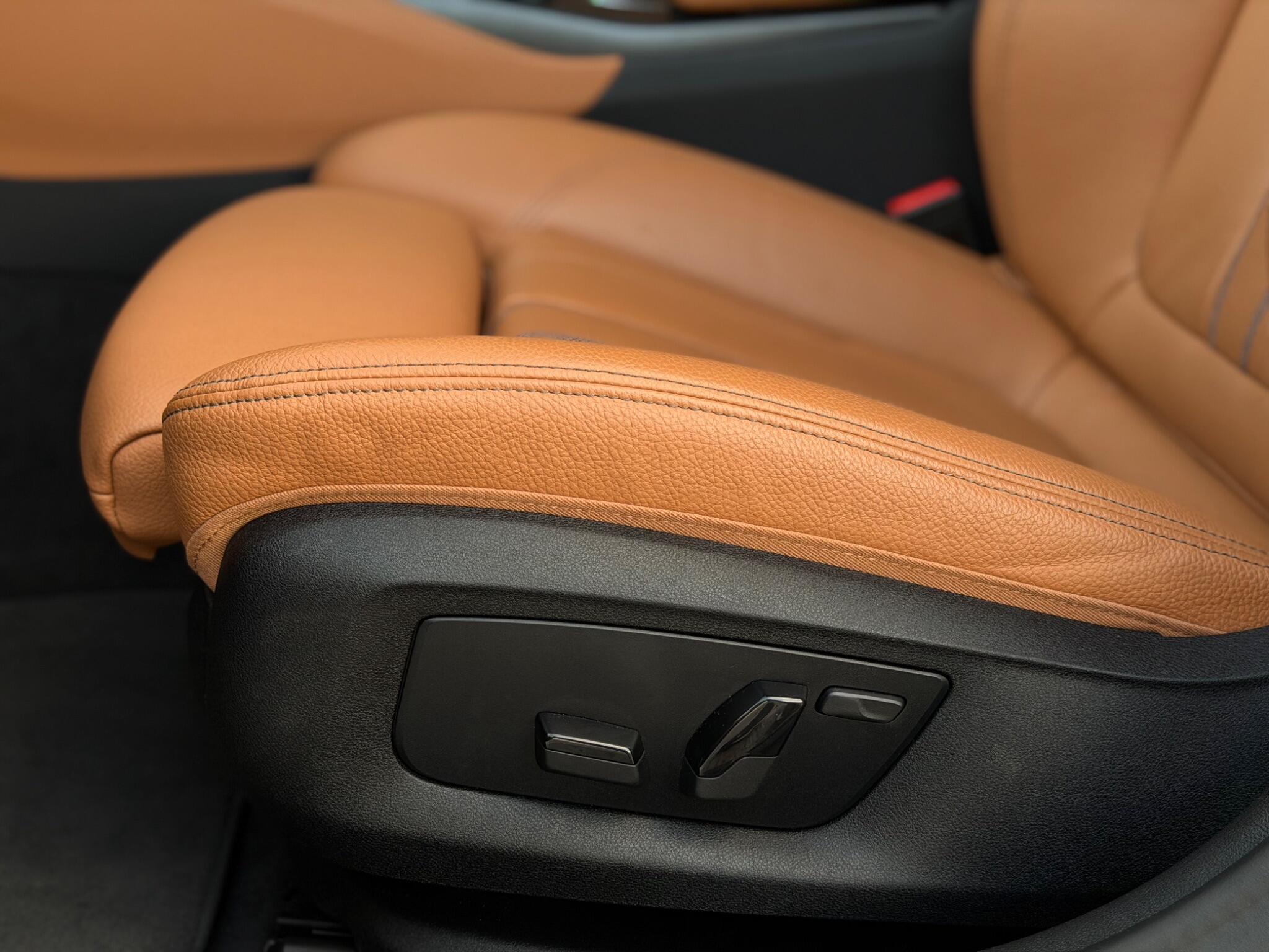 BMW 5 Series view 32