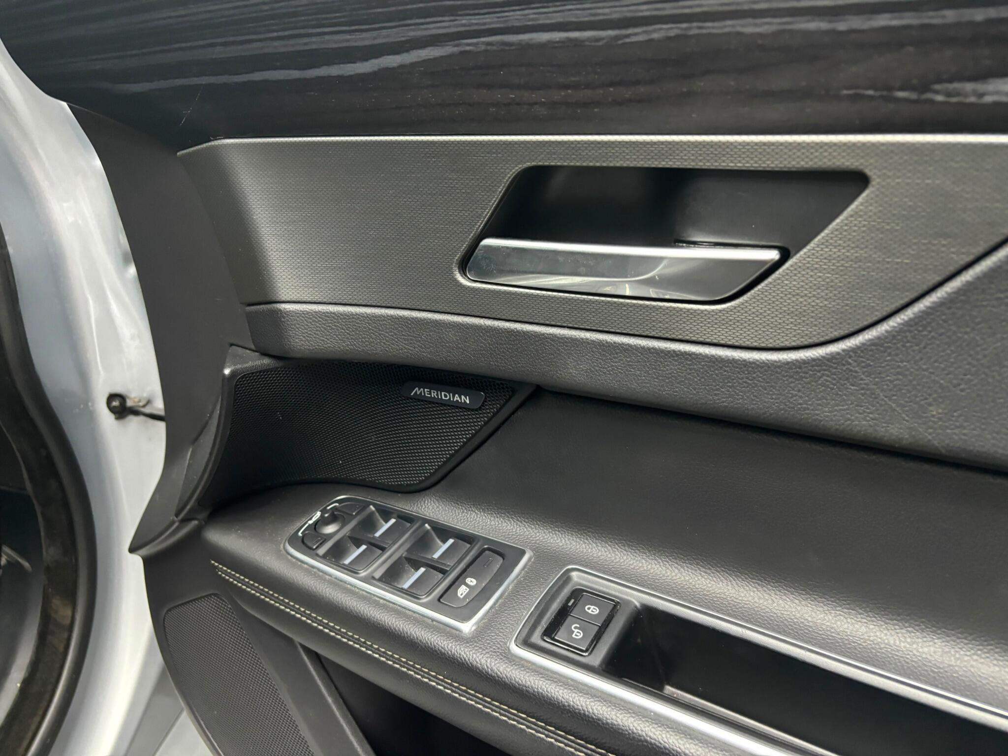 Jaguar XF view 25