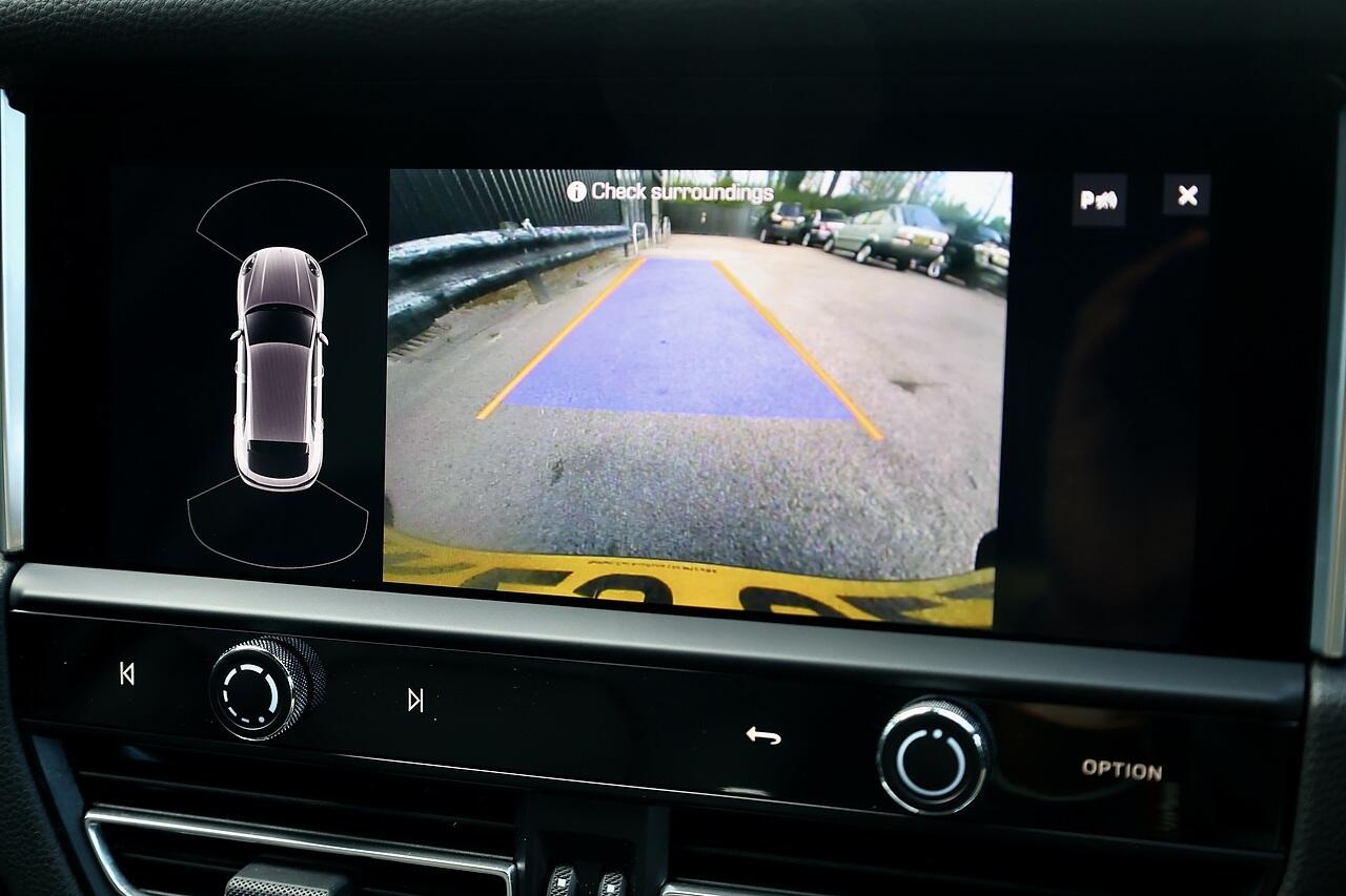 Porsche Macan view 18