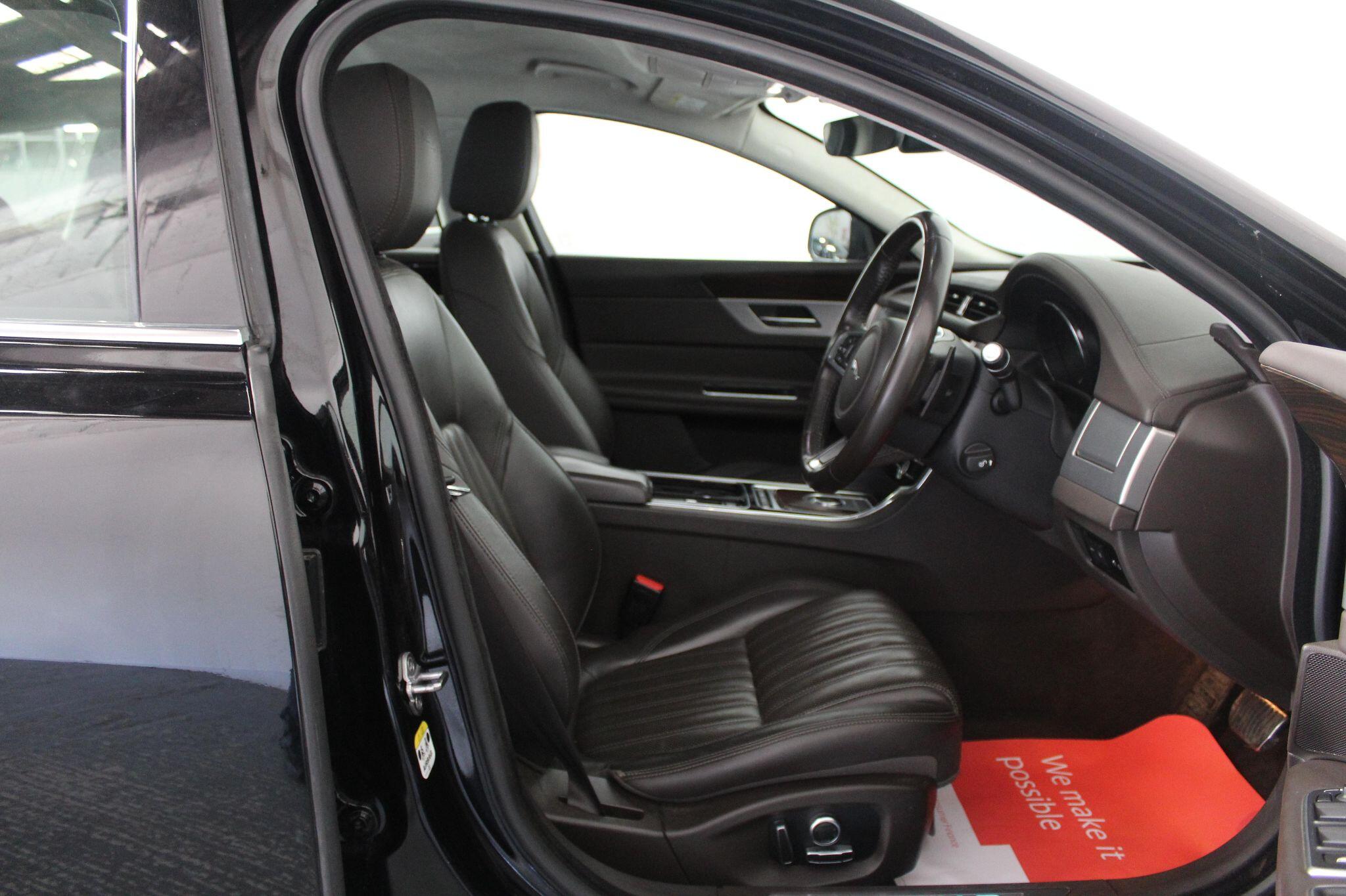 Jaguar XF view 31