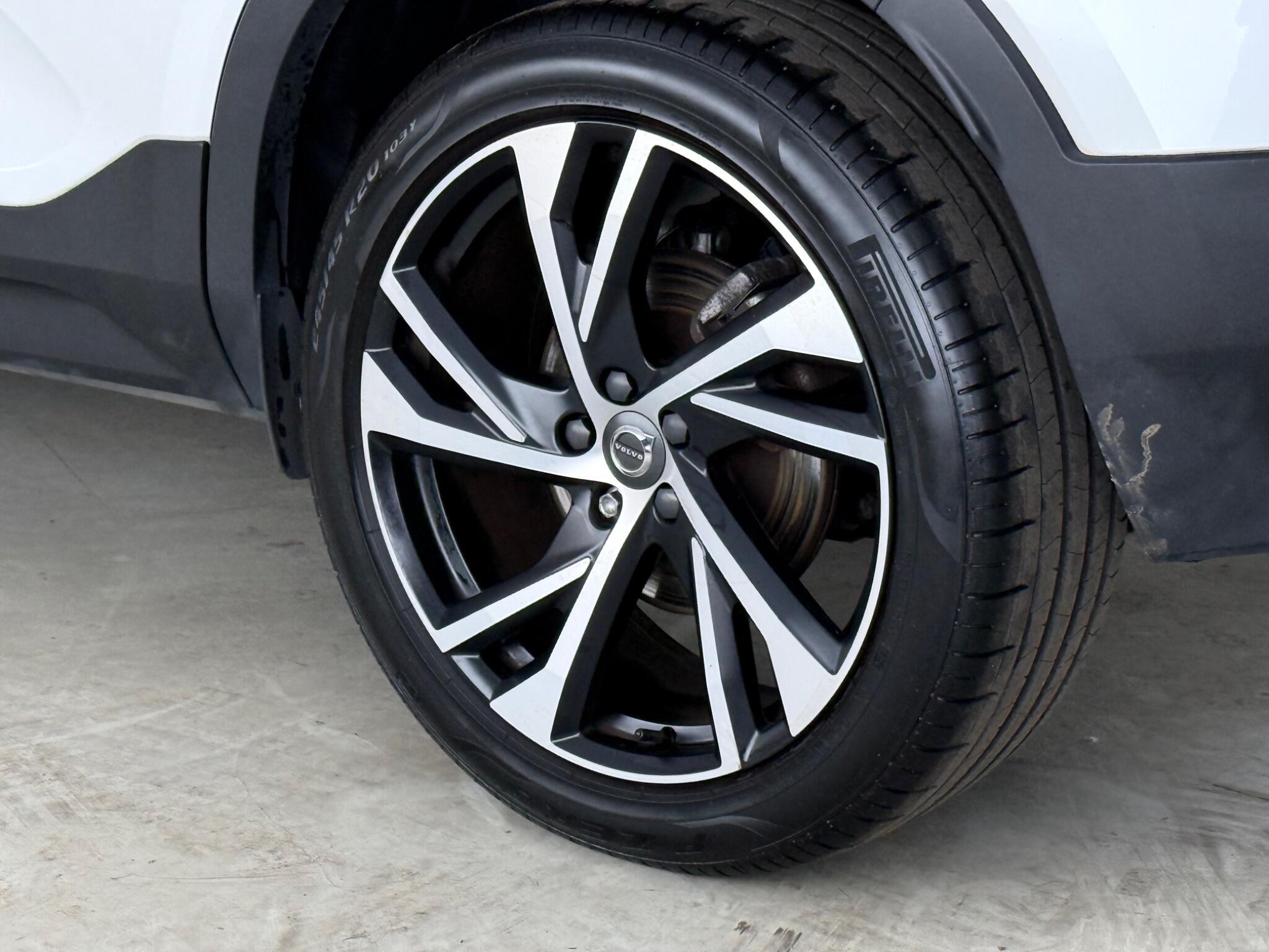 Volvo XC40 view 9