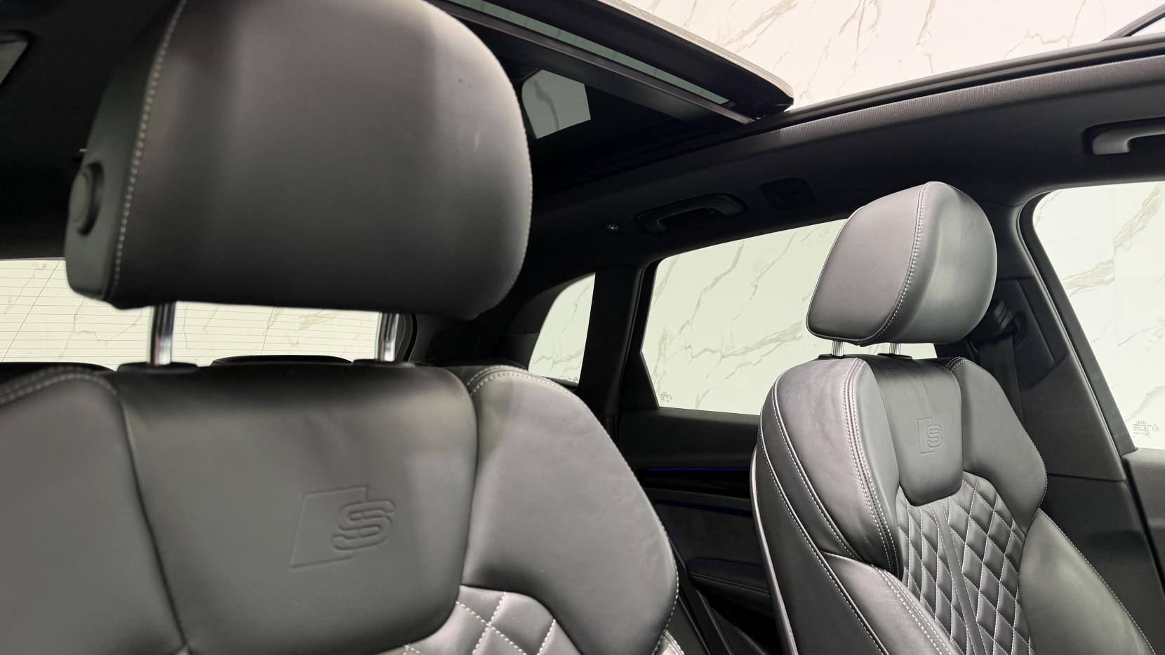 Audi SQ5 view 14