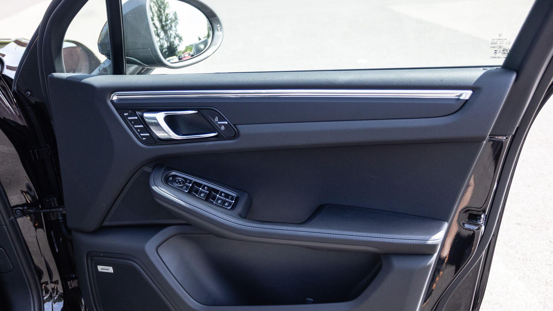 Porsche Macan view 21