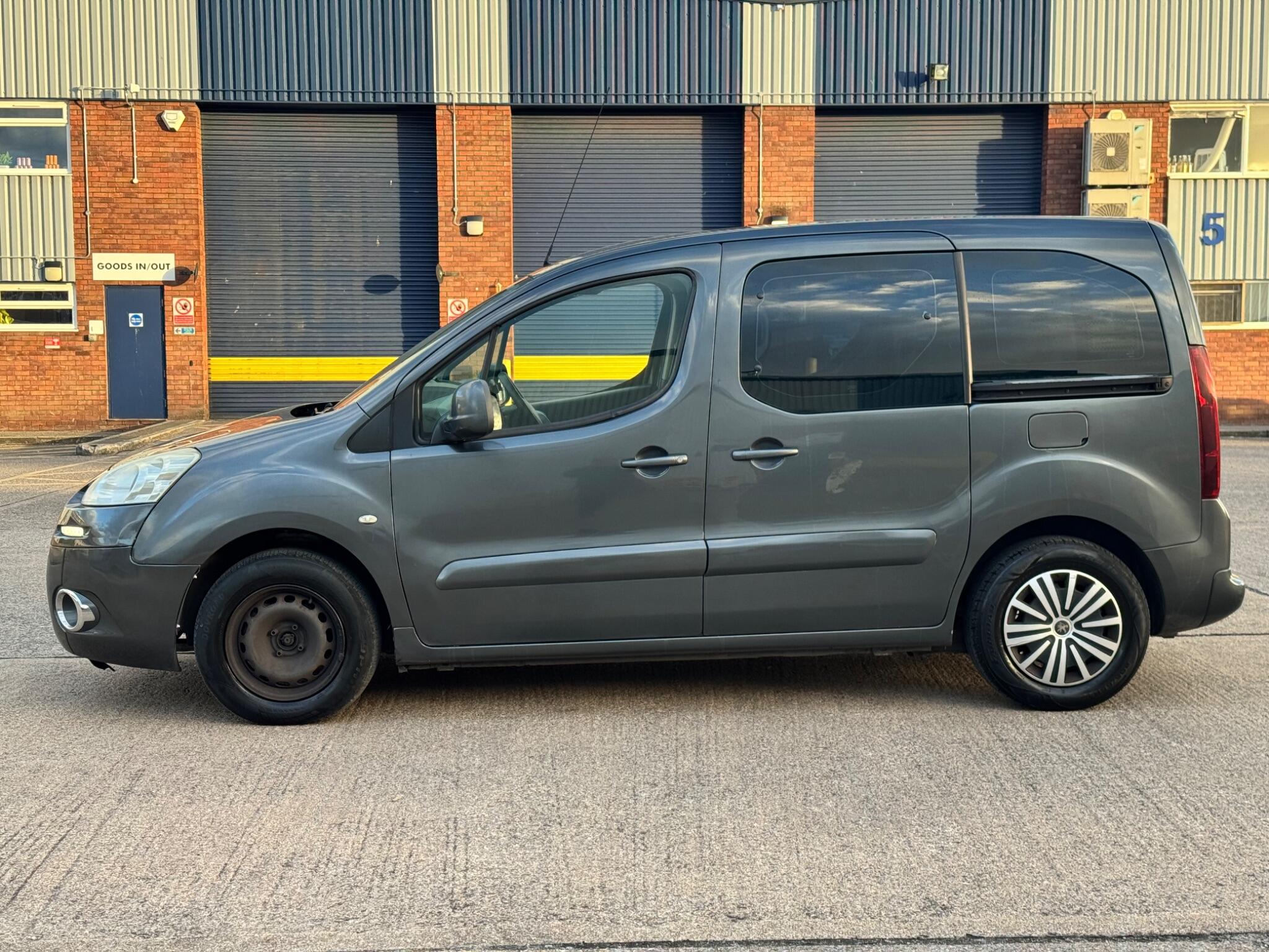 Peugeot Partner Tepee view 12