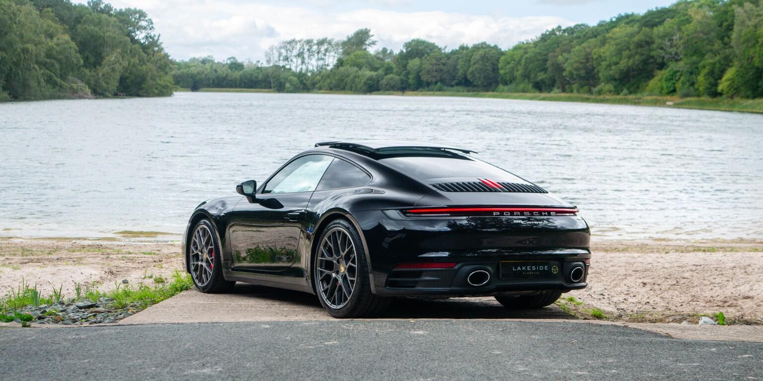 Porsche 911 view 4