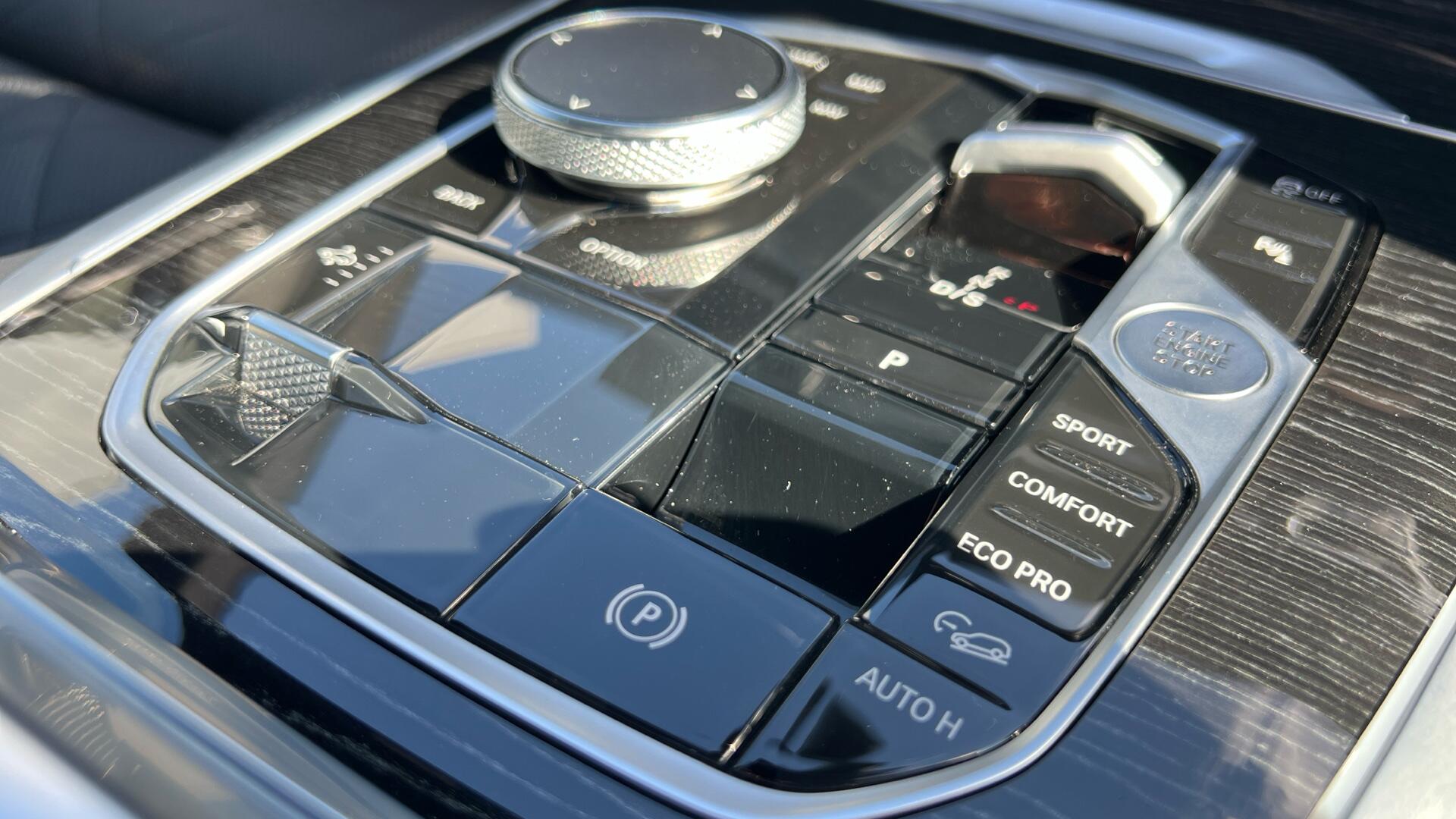 BMW X7 view 19