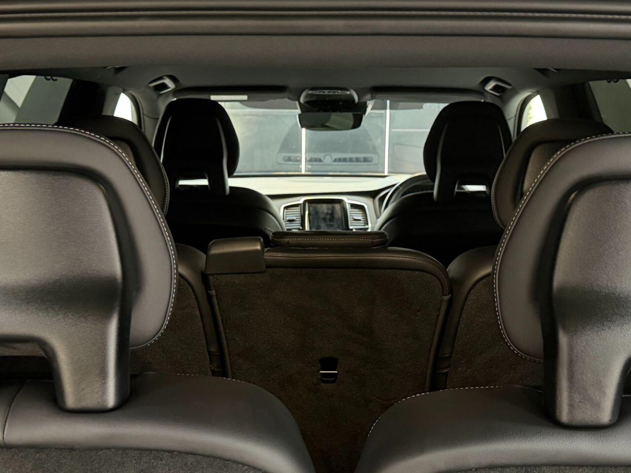 Volvo XC90 view 16