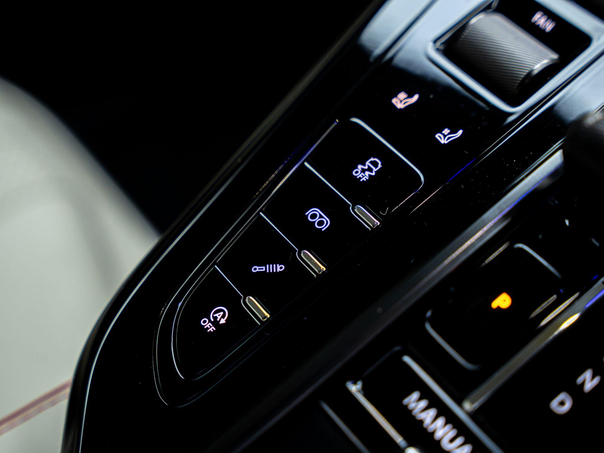 Aston Martin Vantage view 18