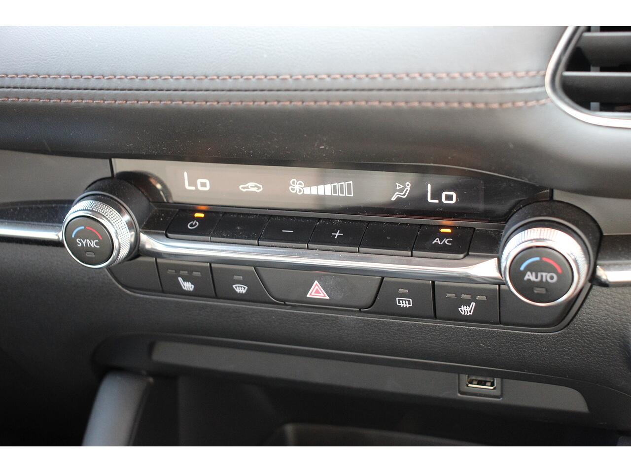 Mazda Mazda3 view 24