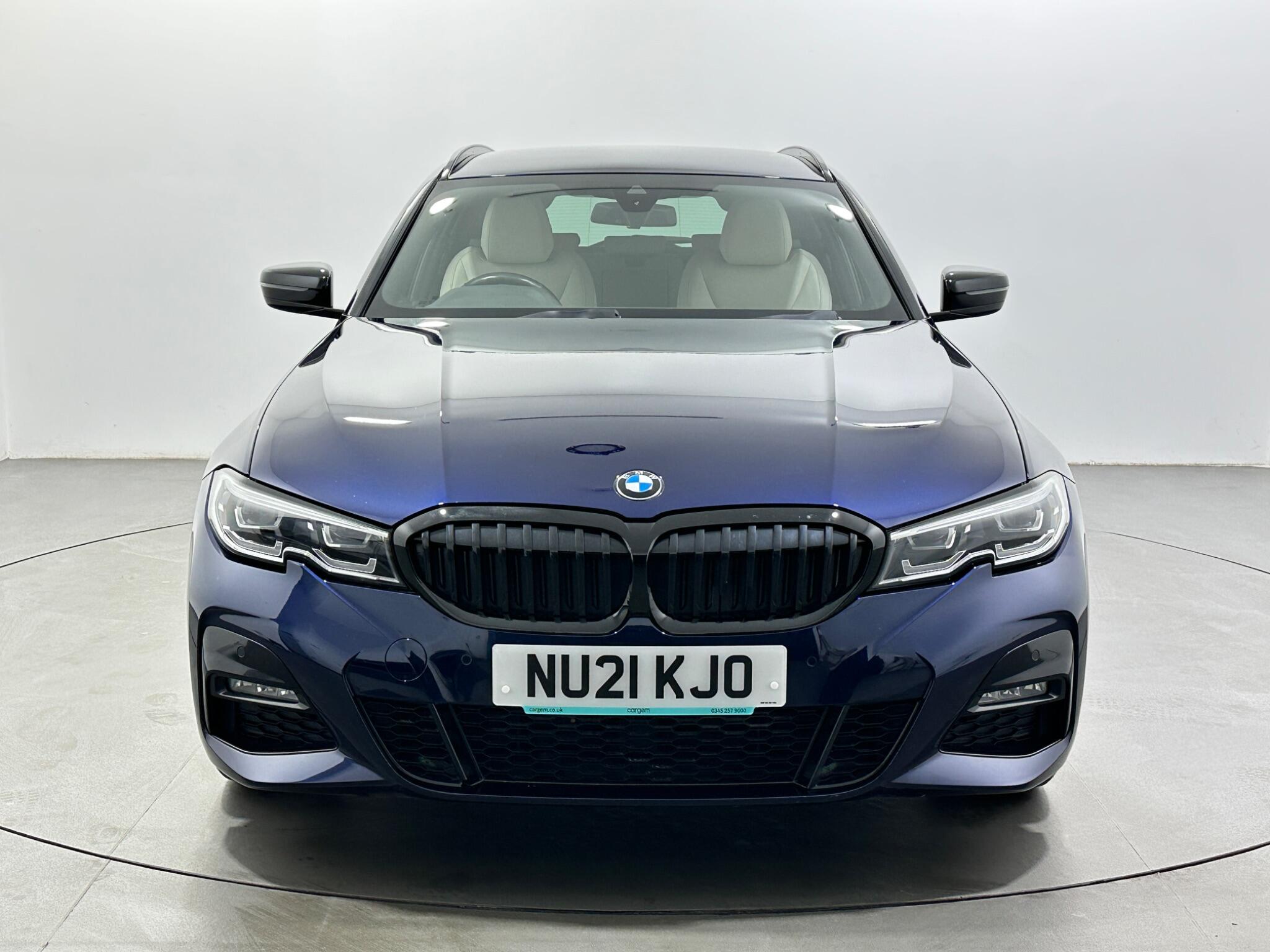 BMW 3 Series view 3