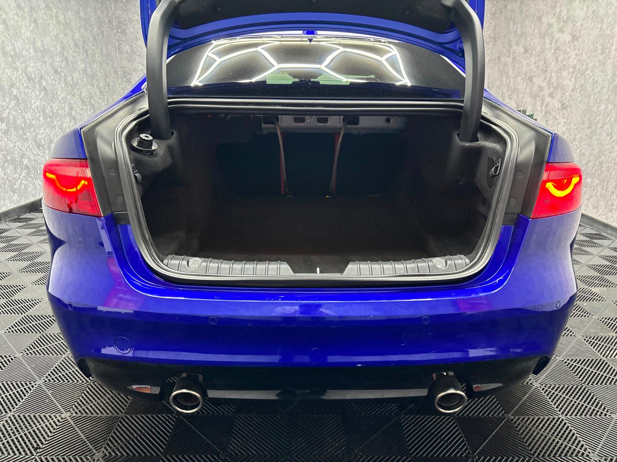Jaguar XF view 31
