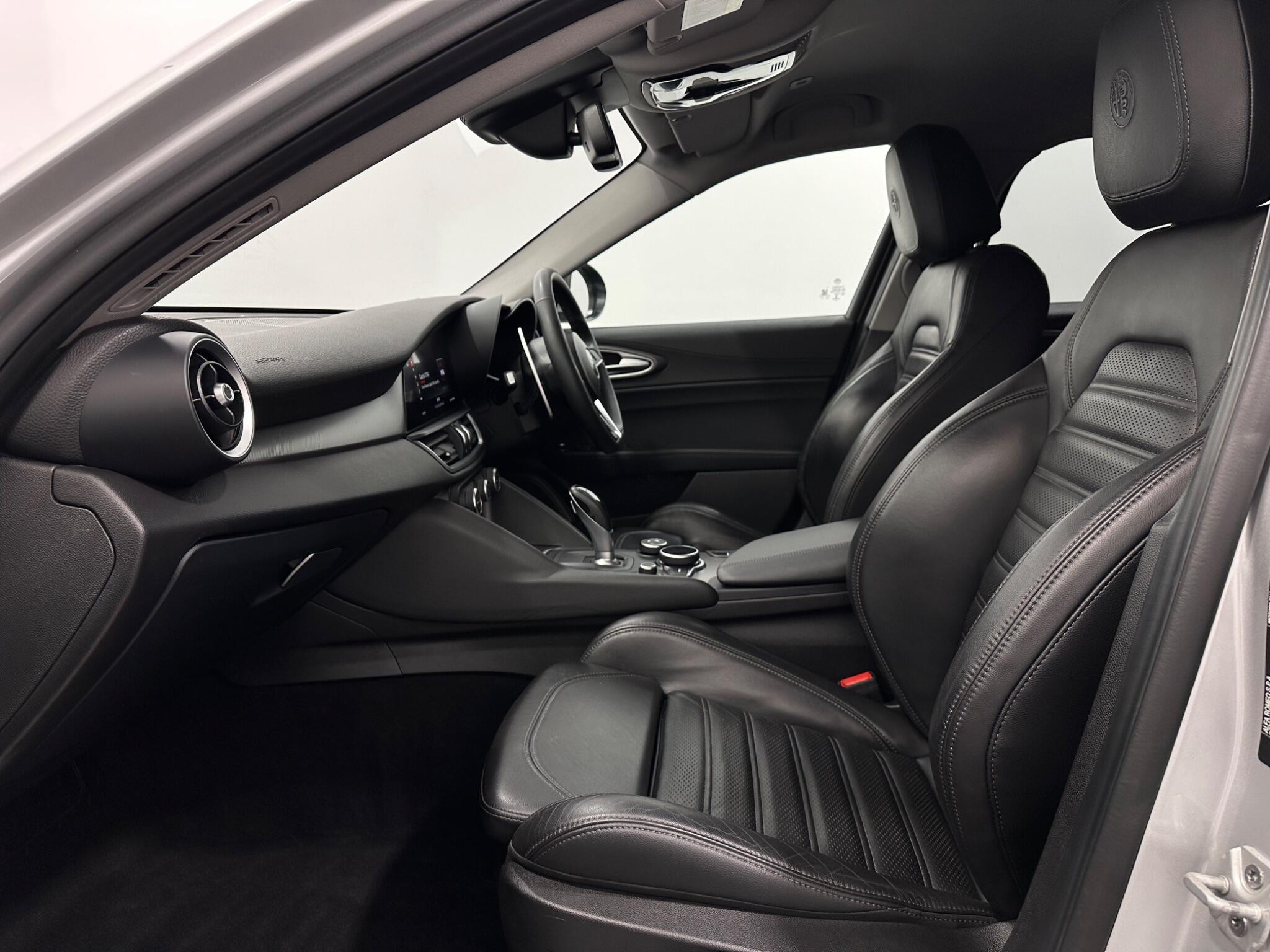 Alfa Romeo Giulia view 33