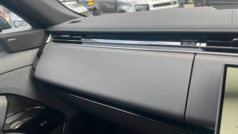 Land Rover Range Rover Sport view 23