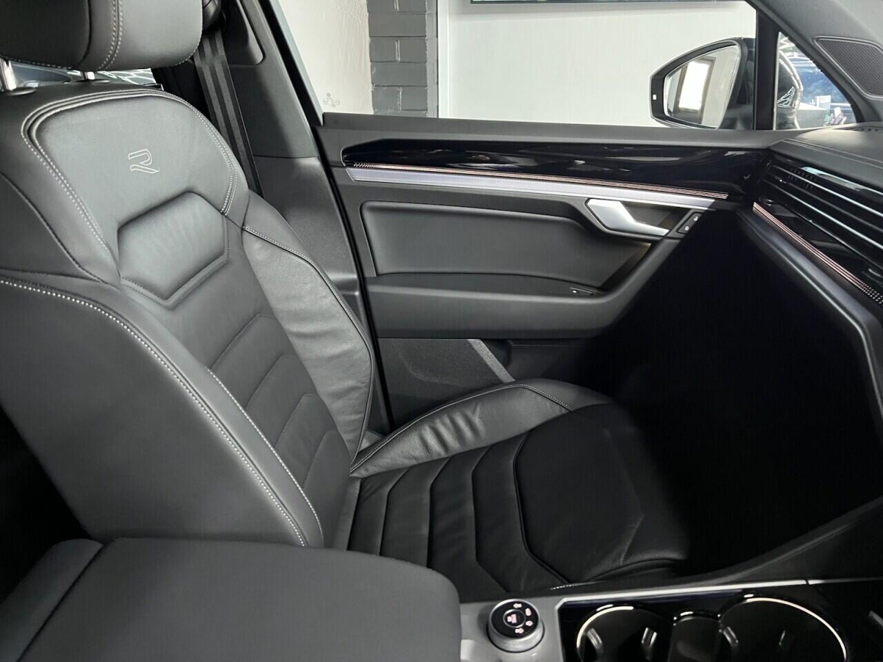 Volkswagen Touareg view 36