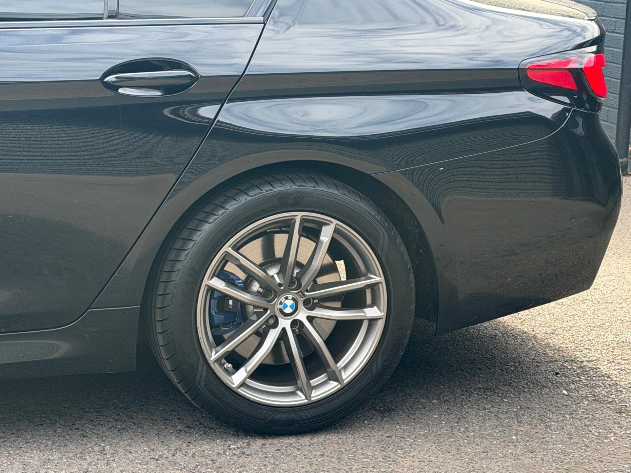 BMW 5 Series view 9