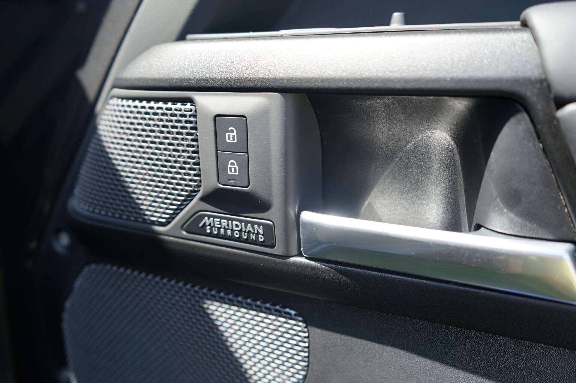 Land Rover Defender view 21