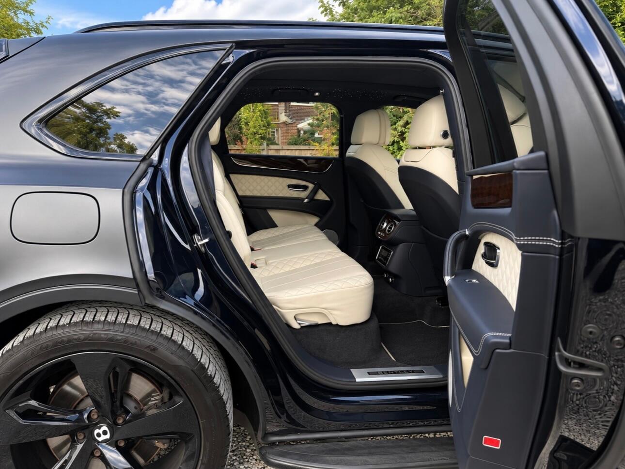 Bentley Bentayga view 29