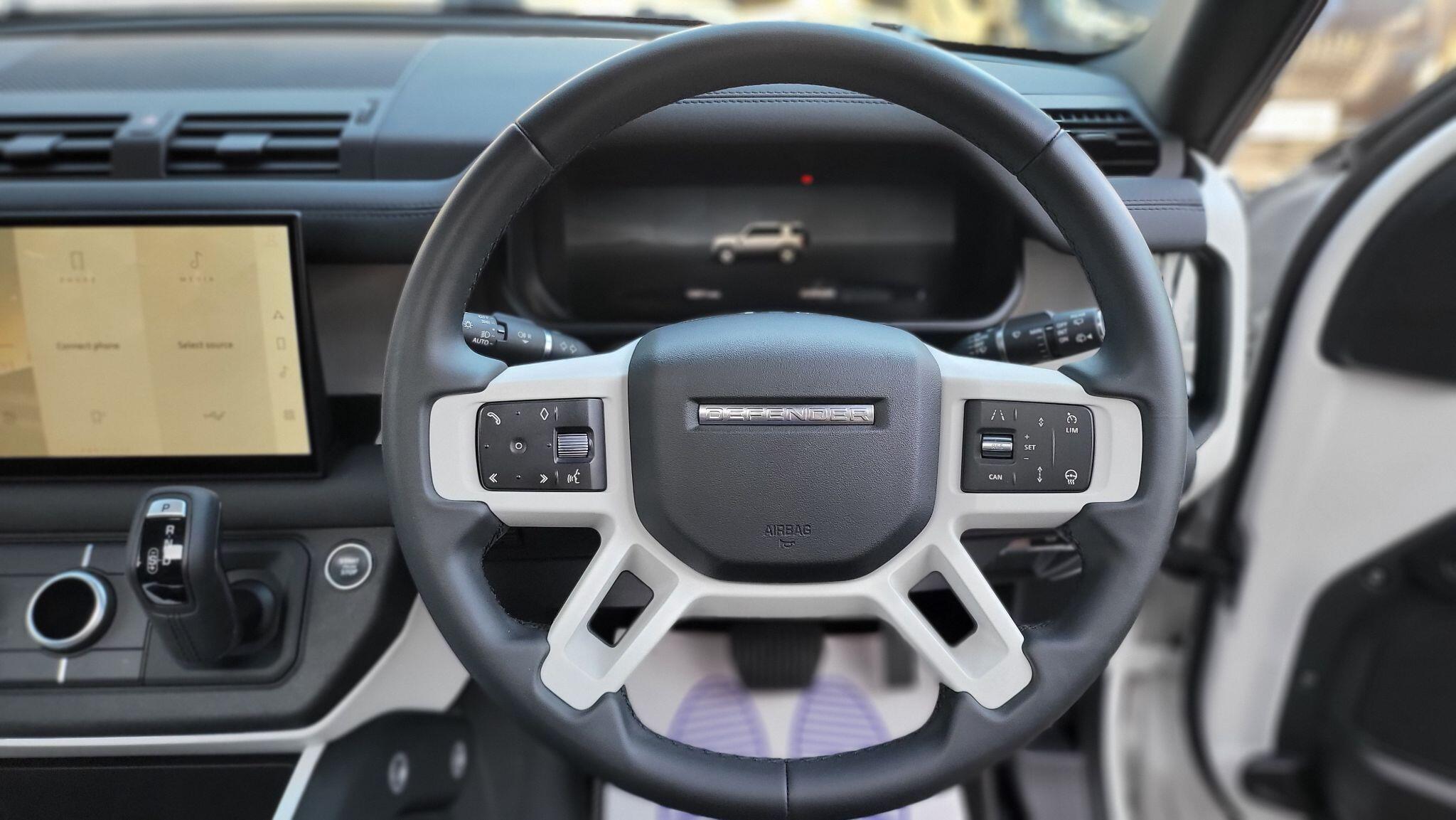 Land Rover Defender view 30
