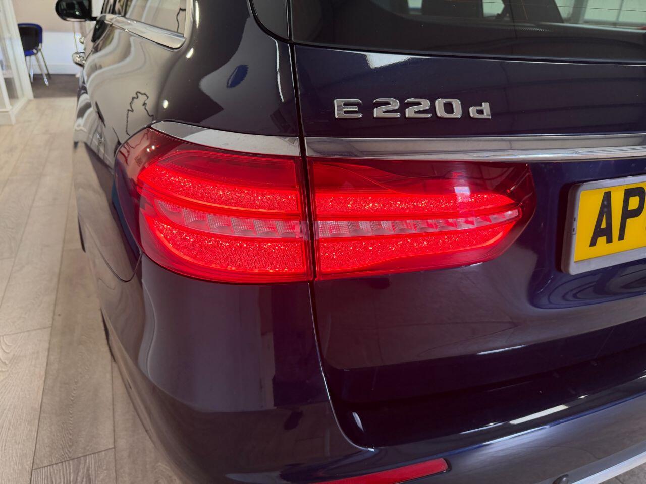 Mercedes-Benz E Class view 19