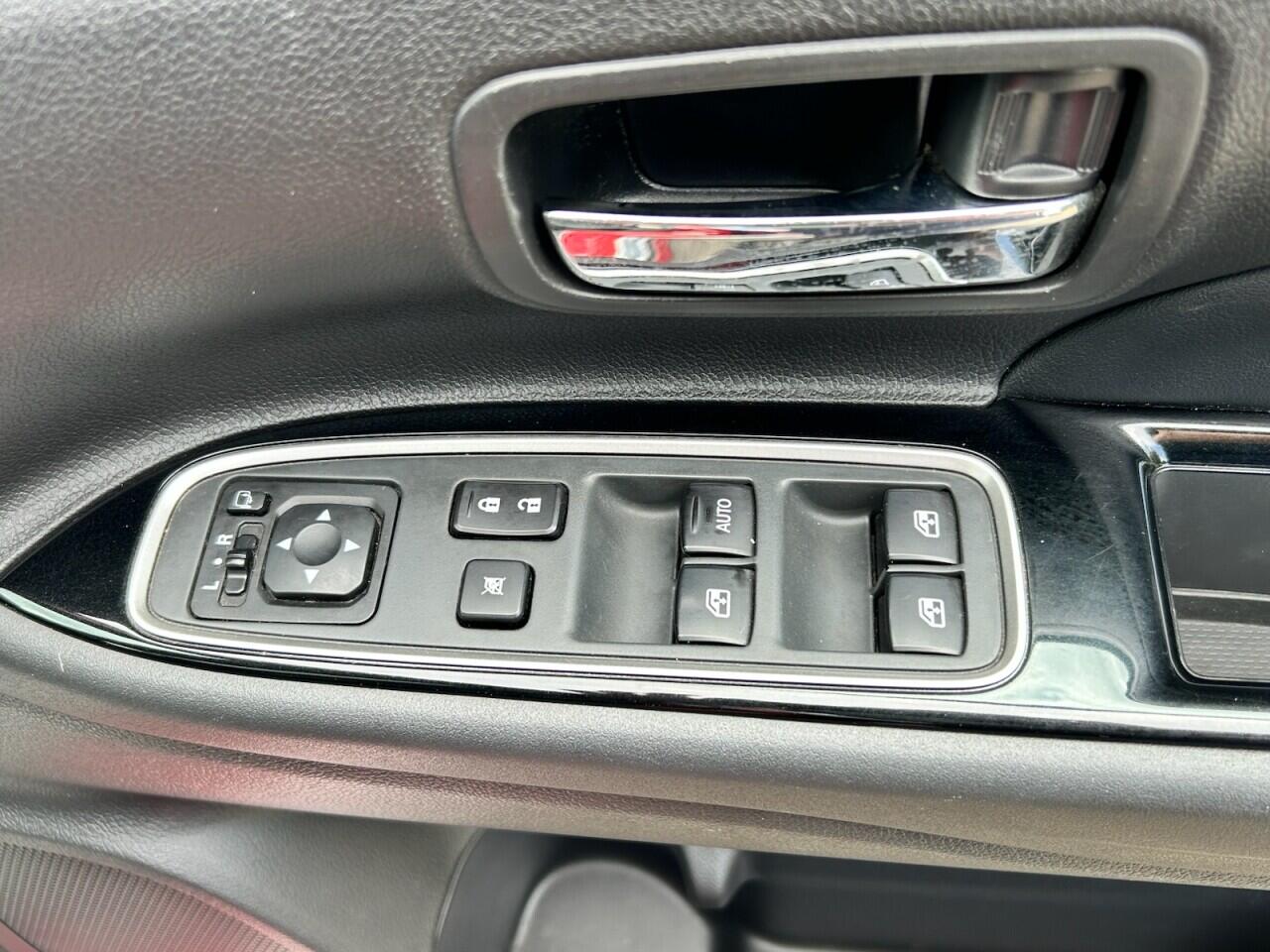 Mitsubishi Outlander view 23