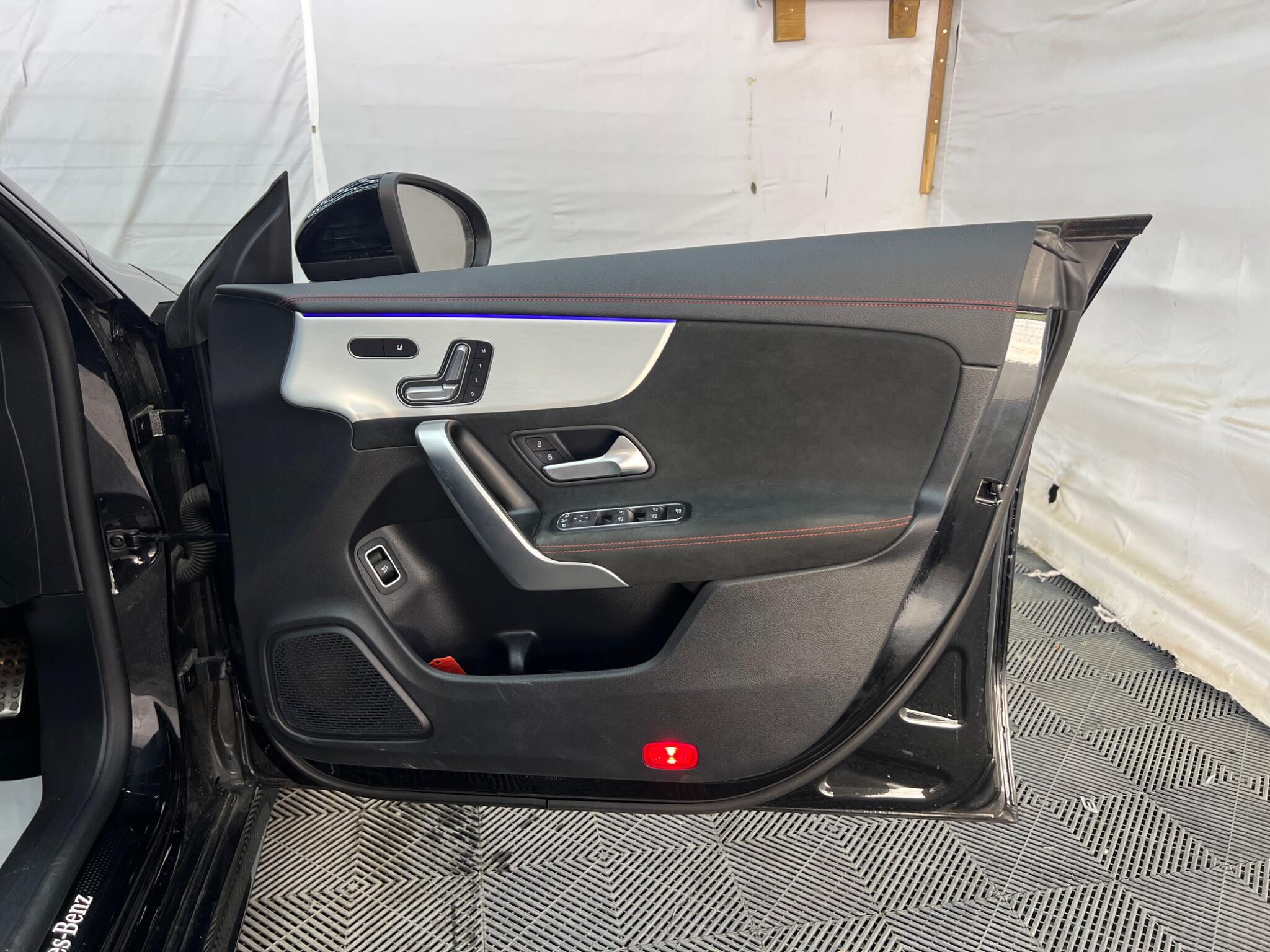 Mercedes-Benz Cla view 32