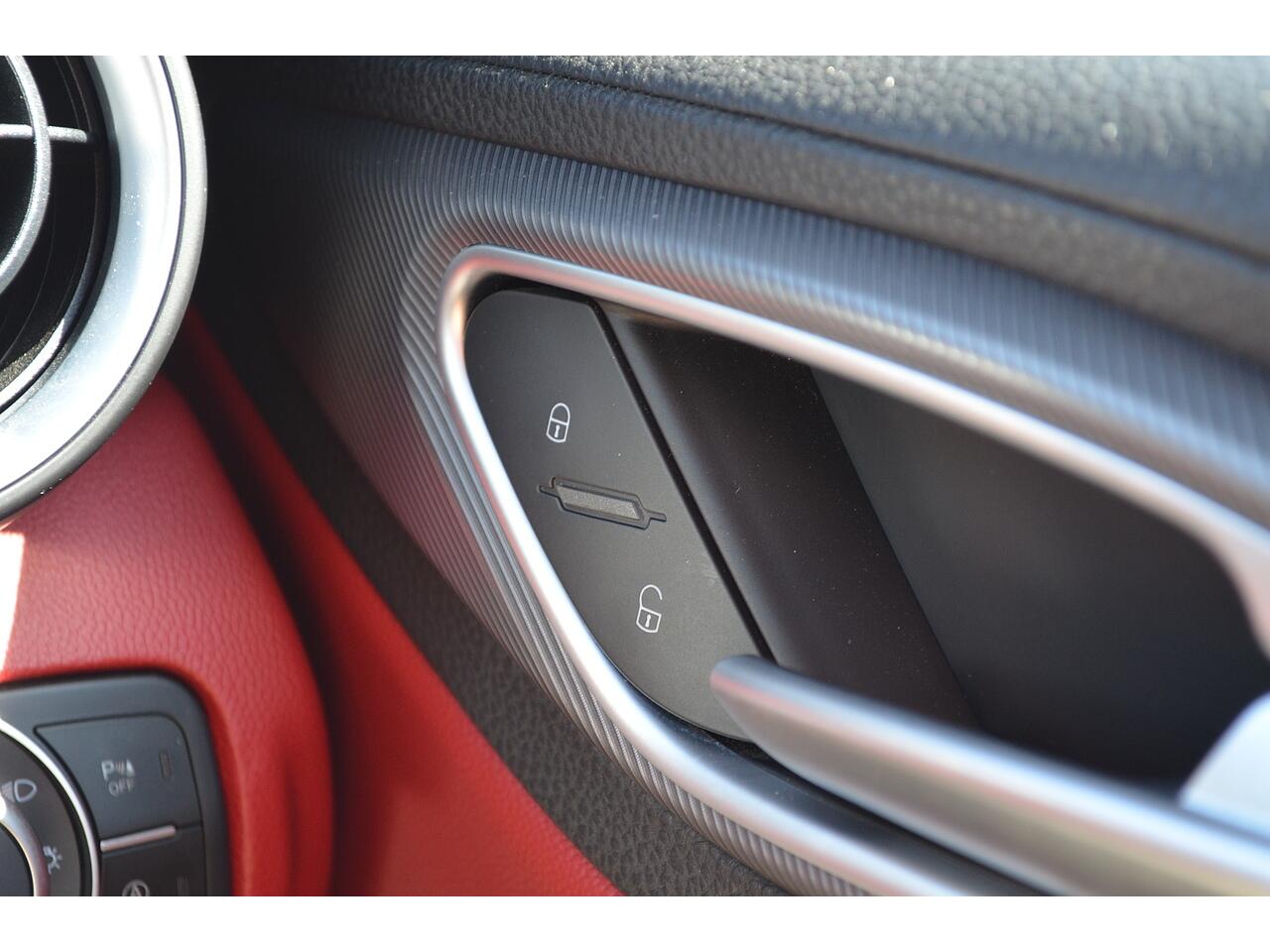 Alfa Romeo Giulia view 32