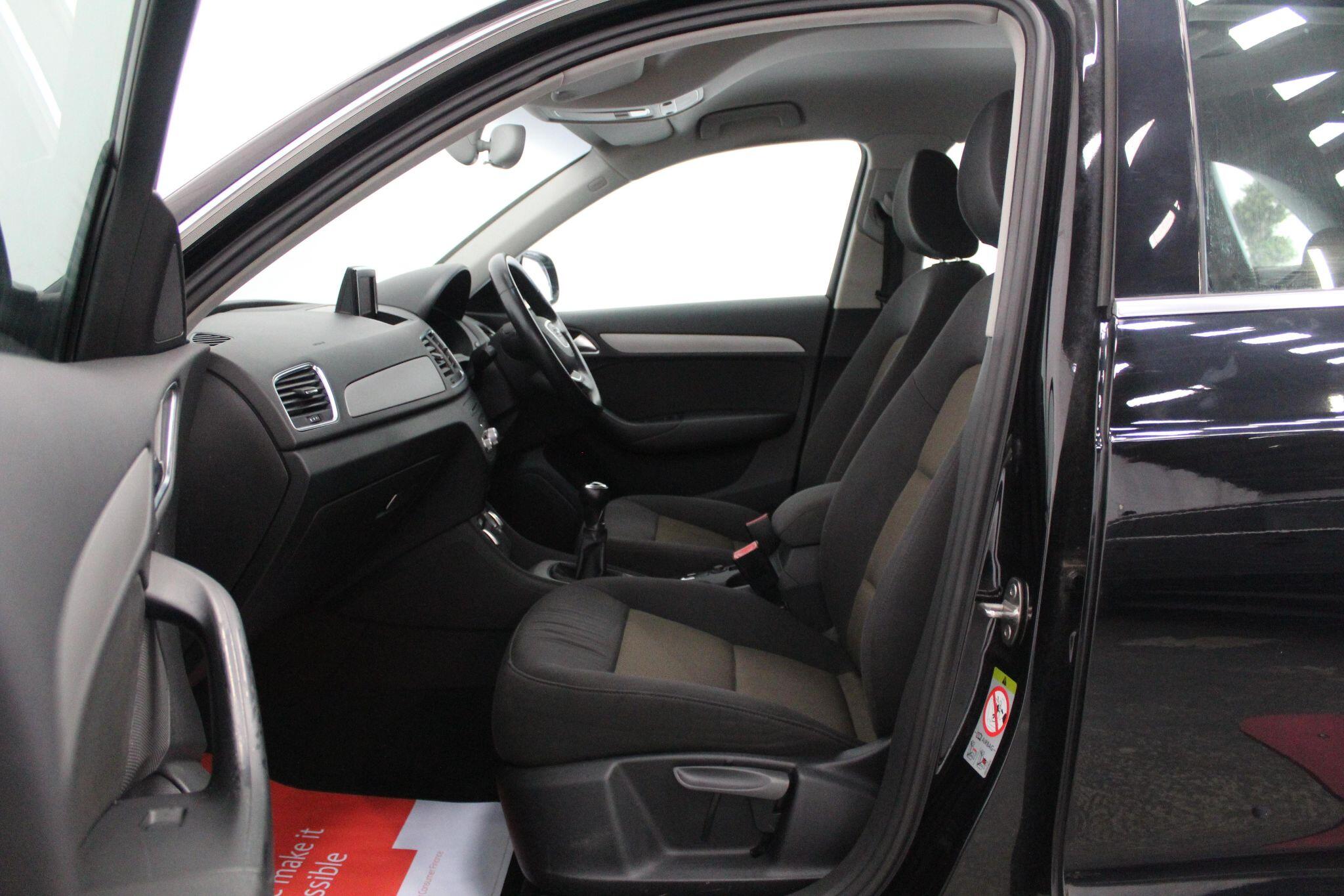Audi Q3 view 48