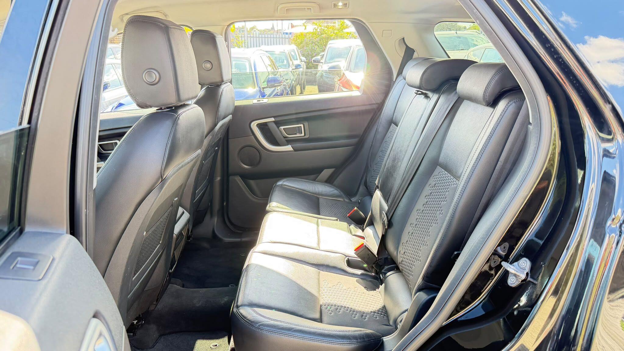 Land Rover Discovery Sport view 17