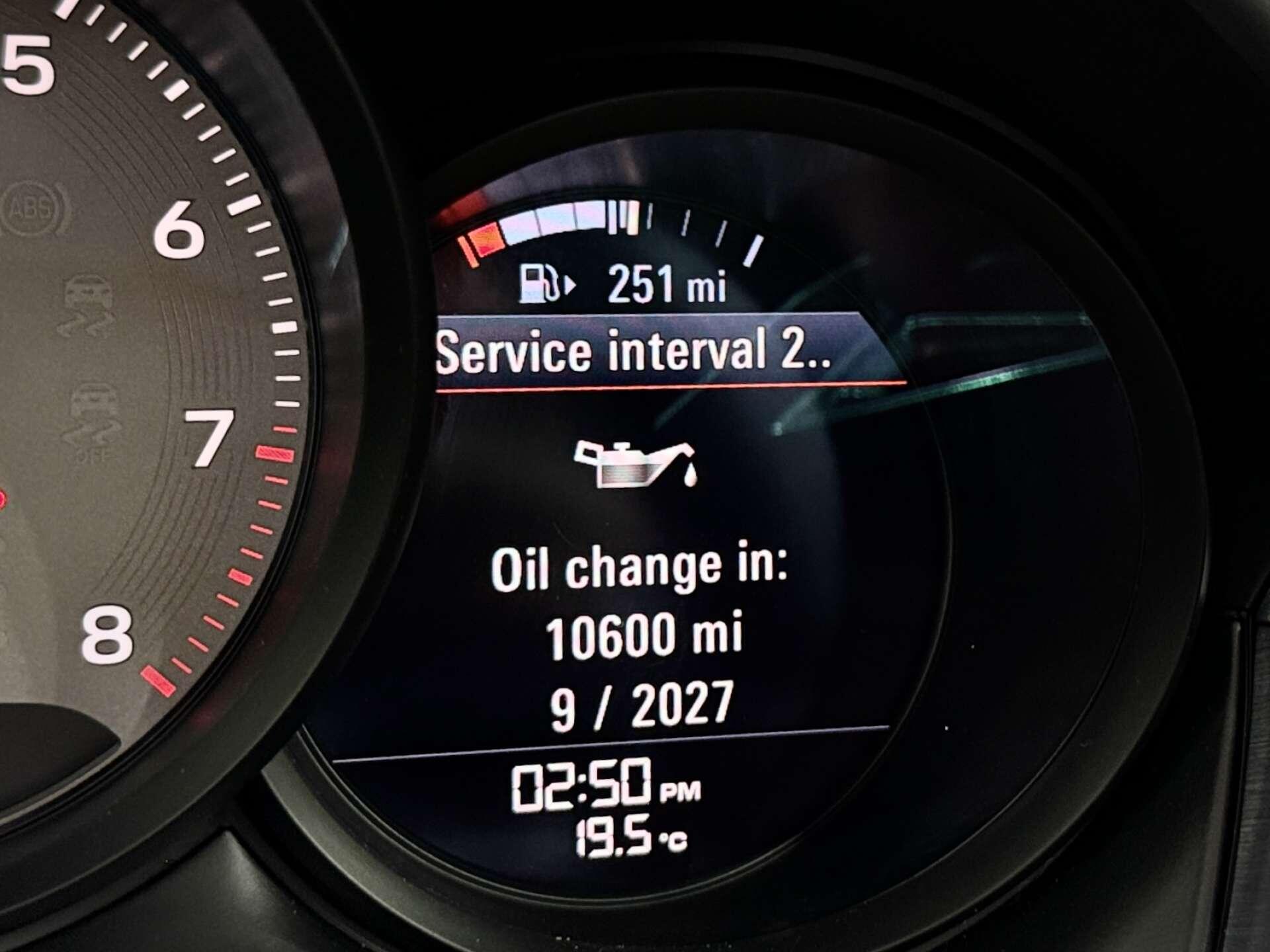 Porsche Macan view 24