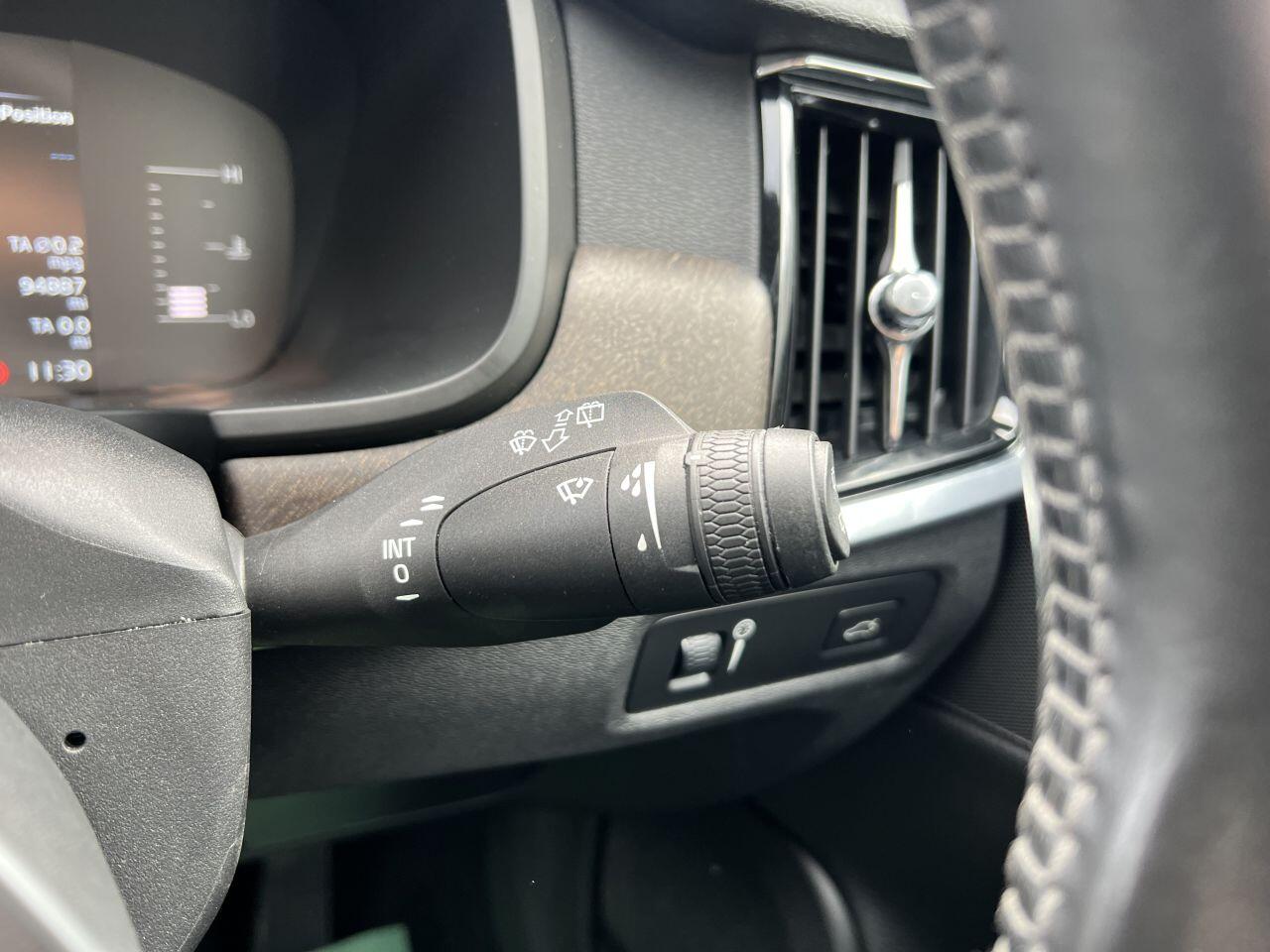Volvo V90 Cross Country view 57