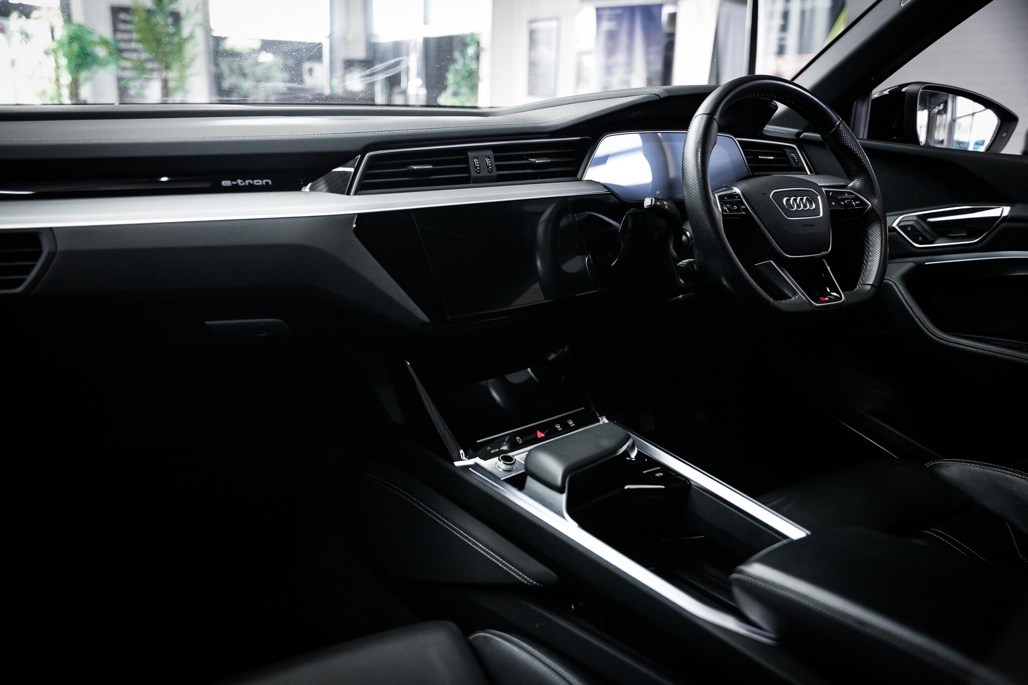 Audi E-Tron view 22