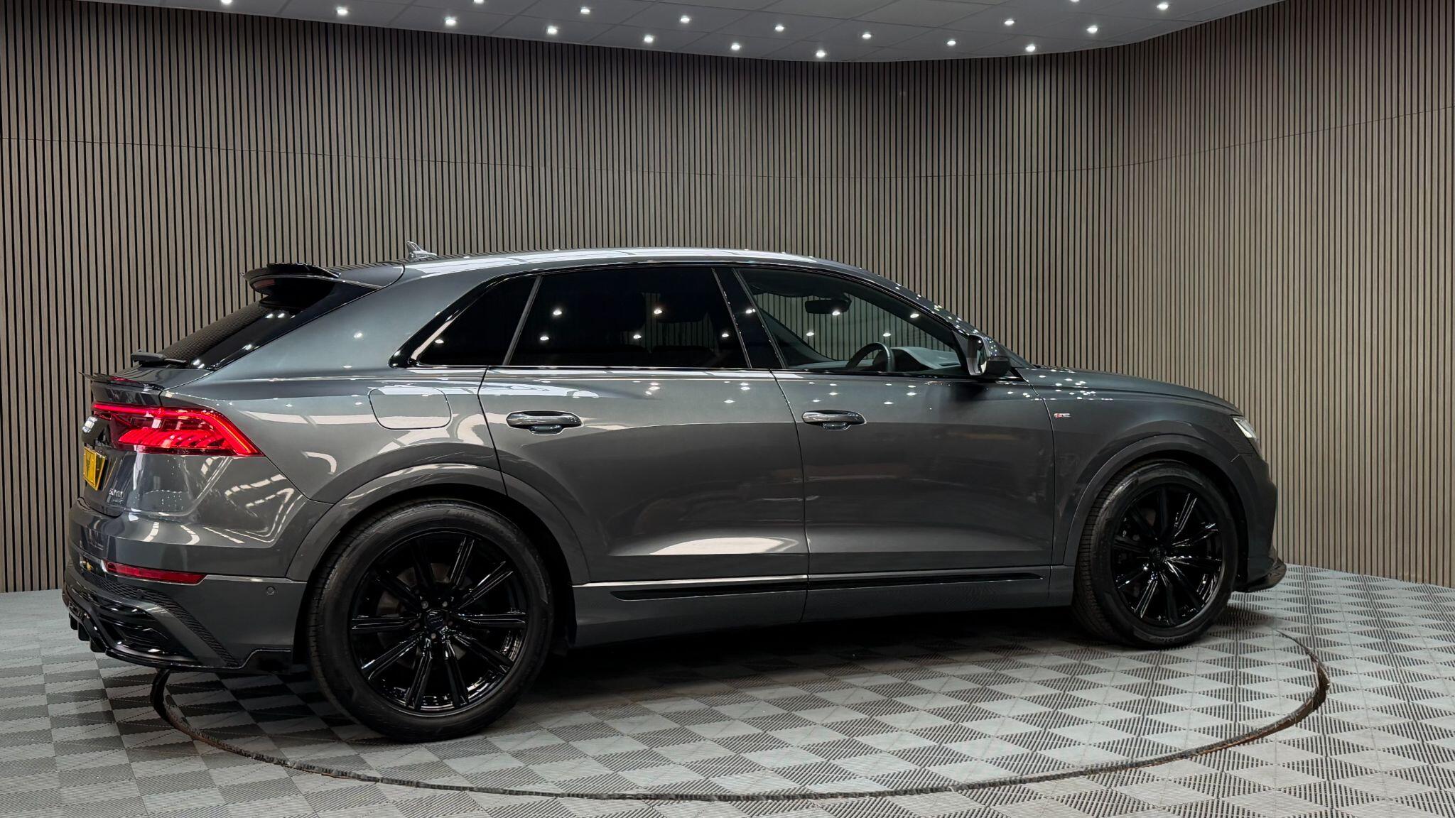 Audi Q8 view 39