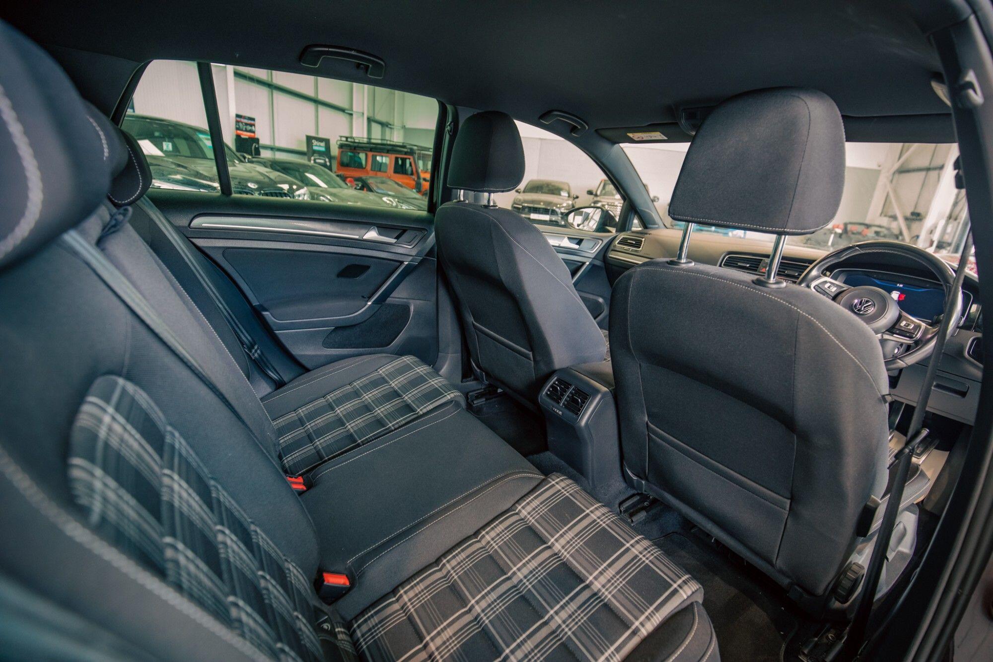Volkswagen Golf view 6