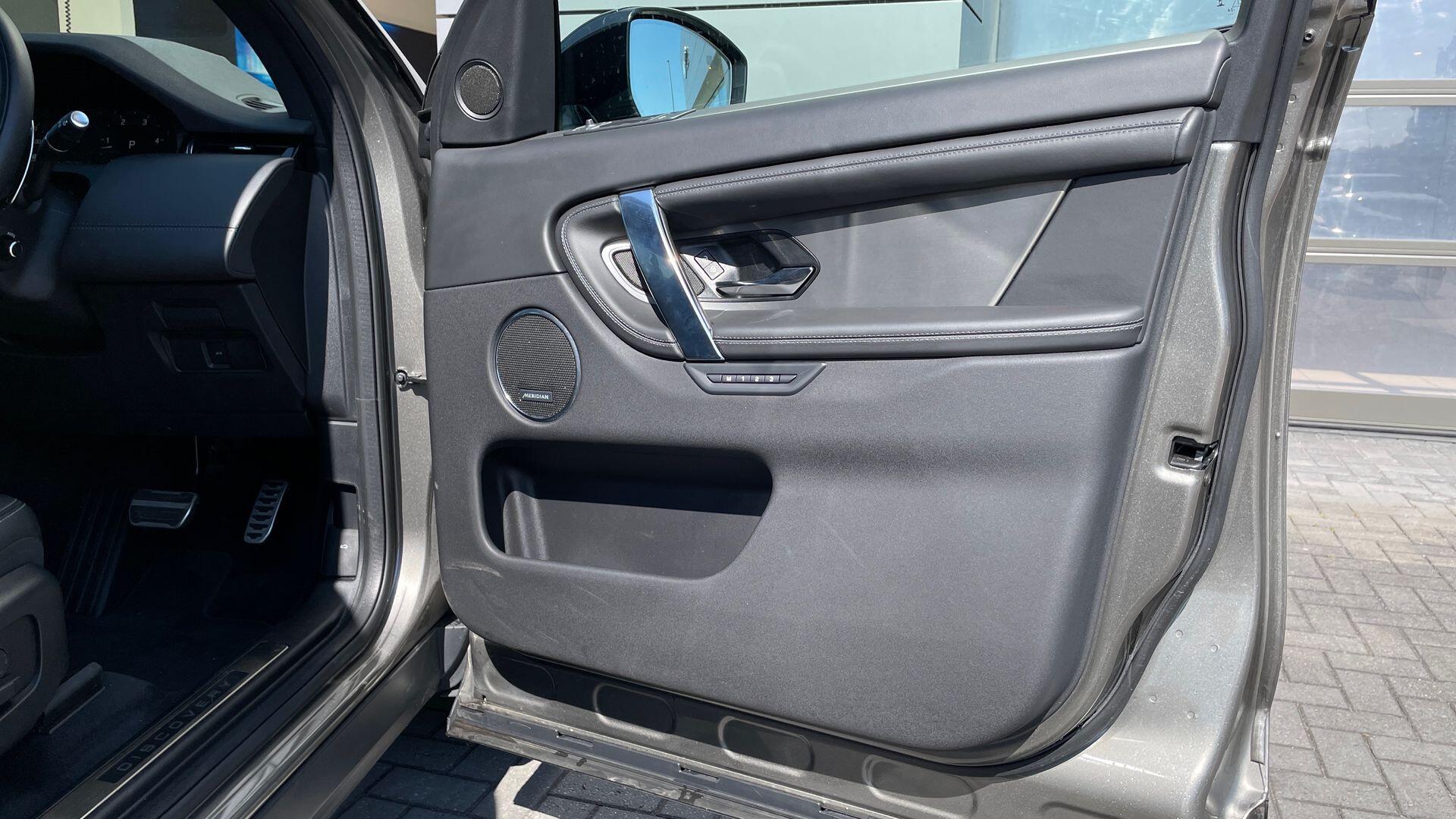 Land Rover Discovery Sport view 49
