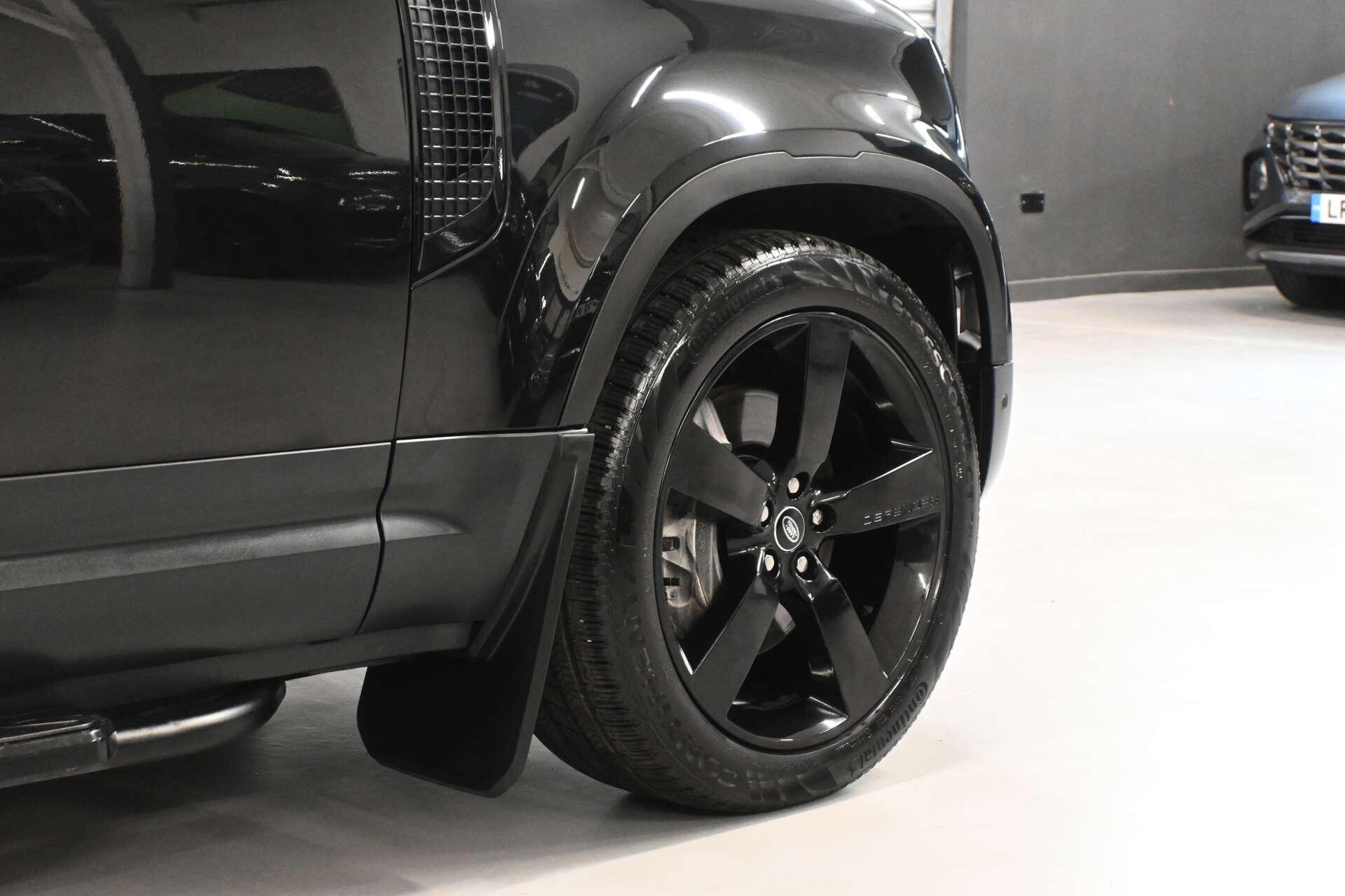 Land Rover Defender view 16