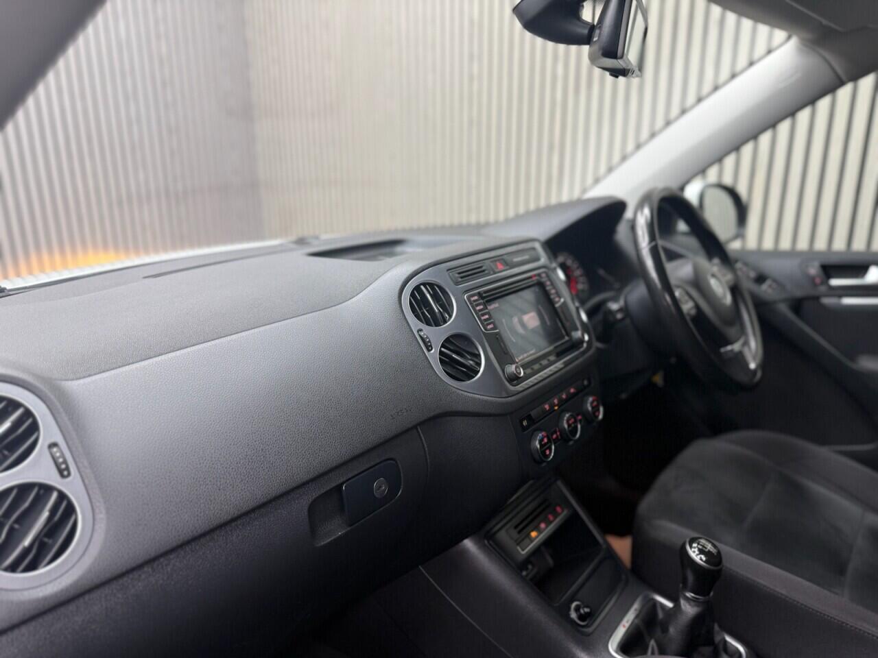 Volkswagen Tiguan view 5