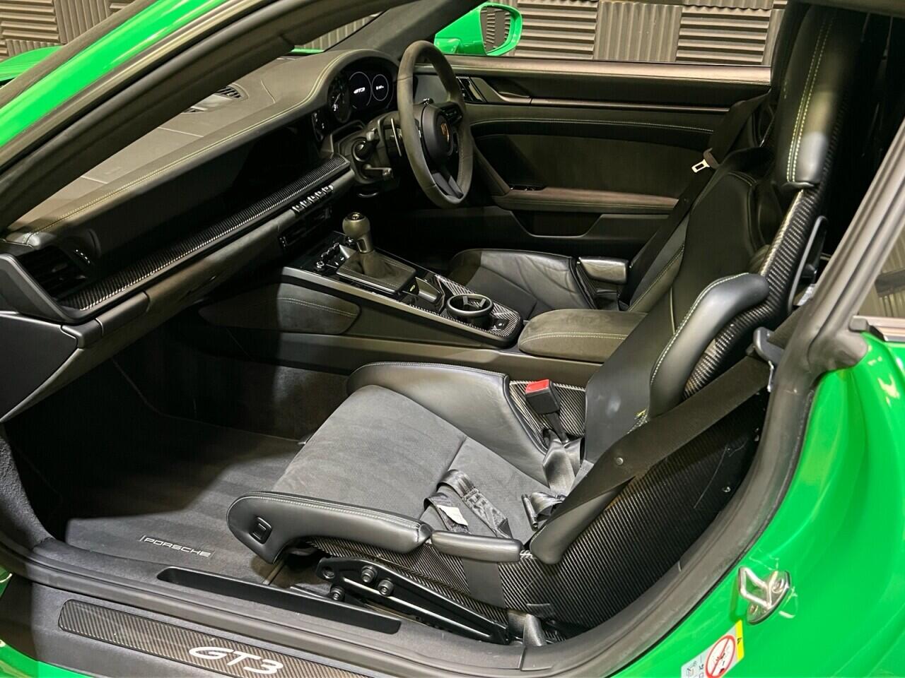 Porsche 911 view 25