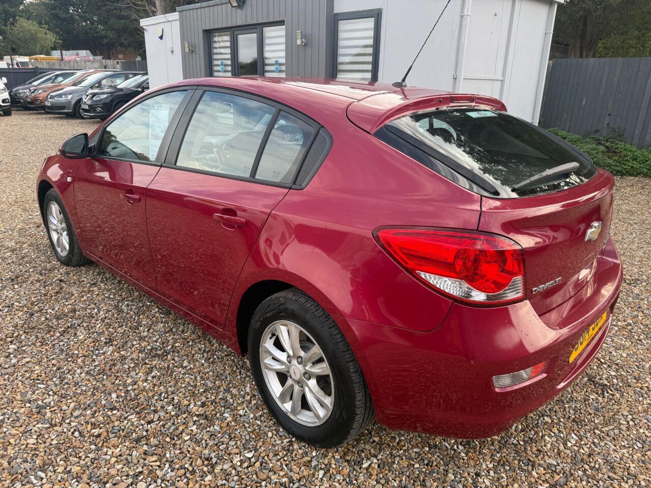 Chevrolet Cruze view 5