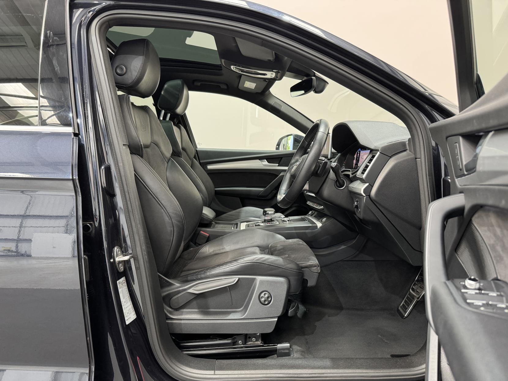 Audi Q5 view 23