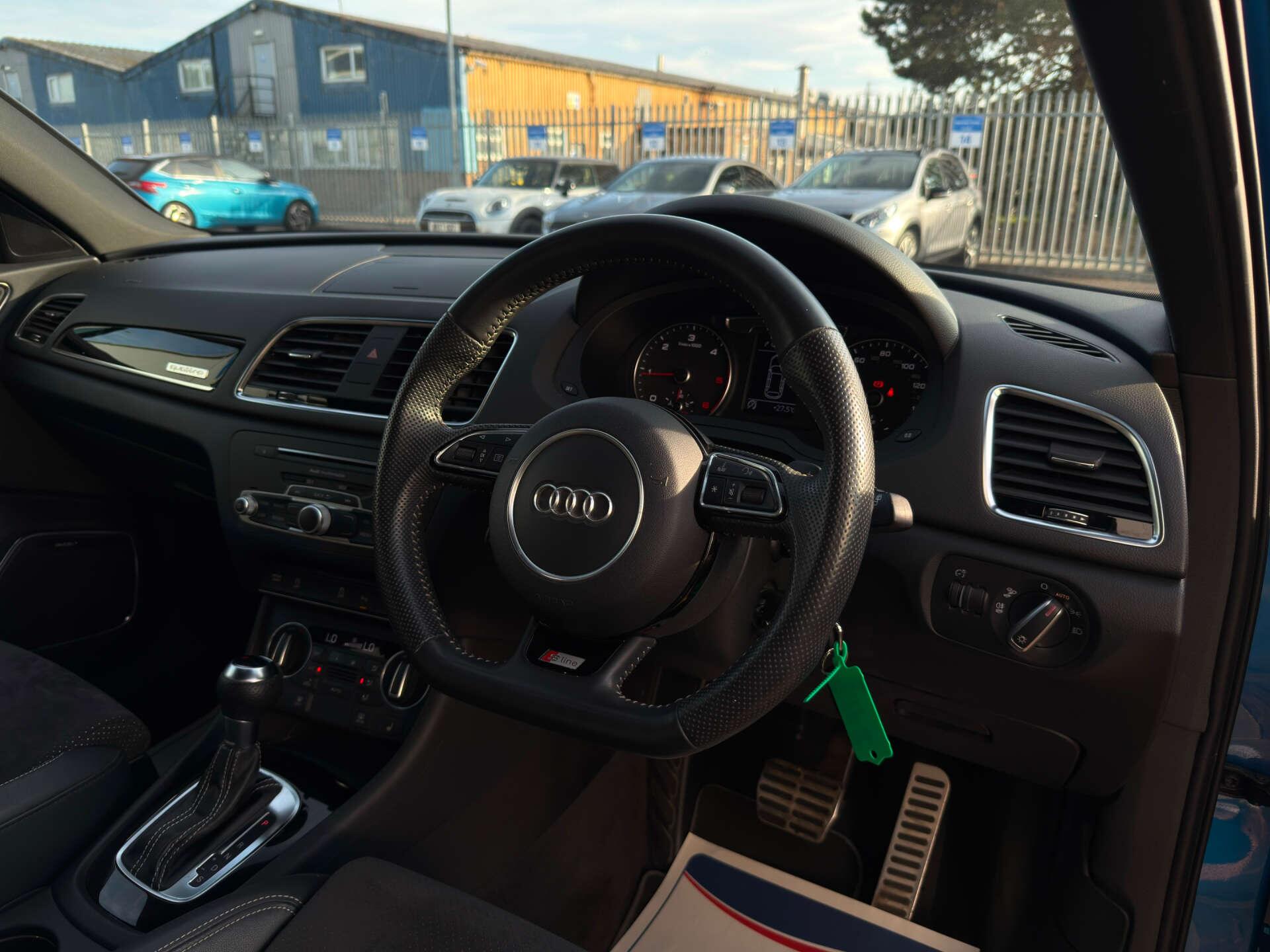 Audi Q3 view 13